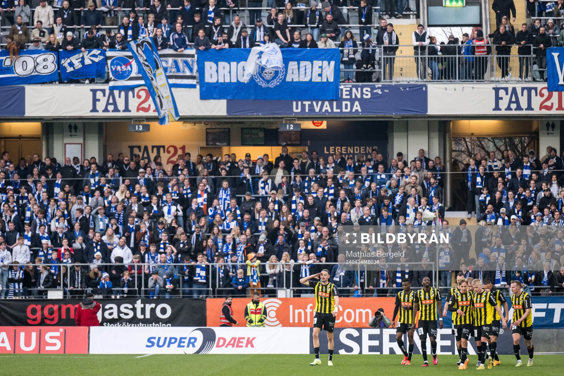 Häckens Amor Layouni jublar