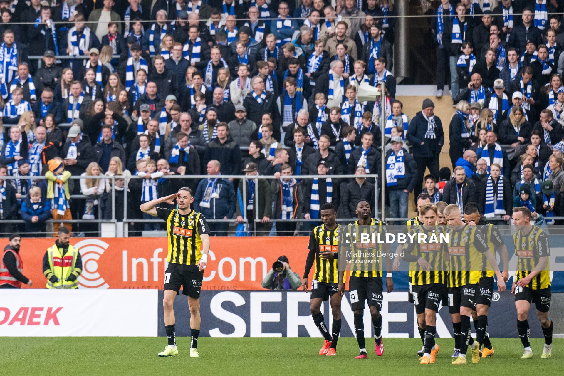 Häckens Amor Layouni jublar