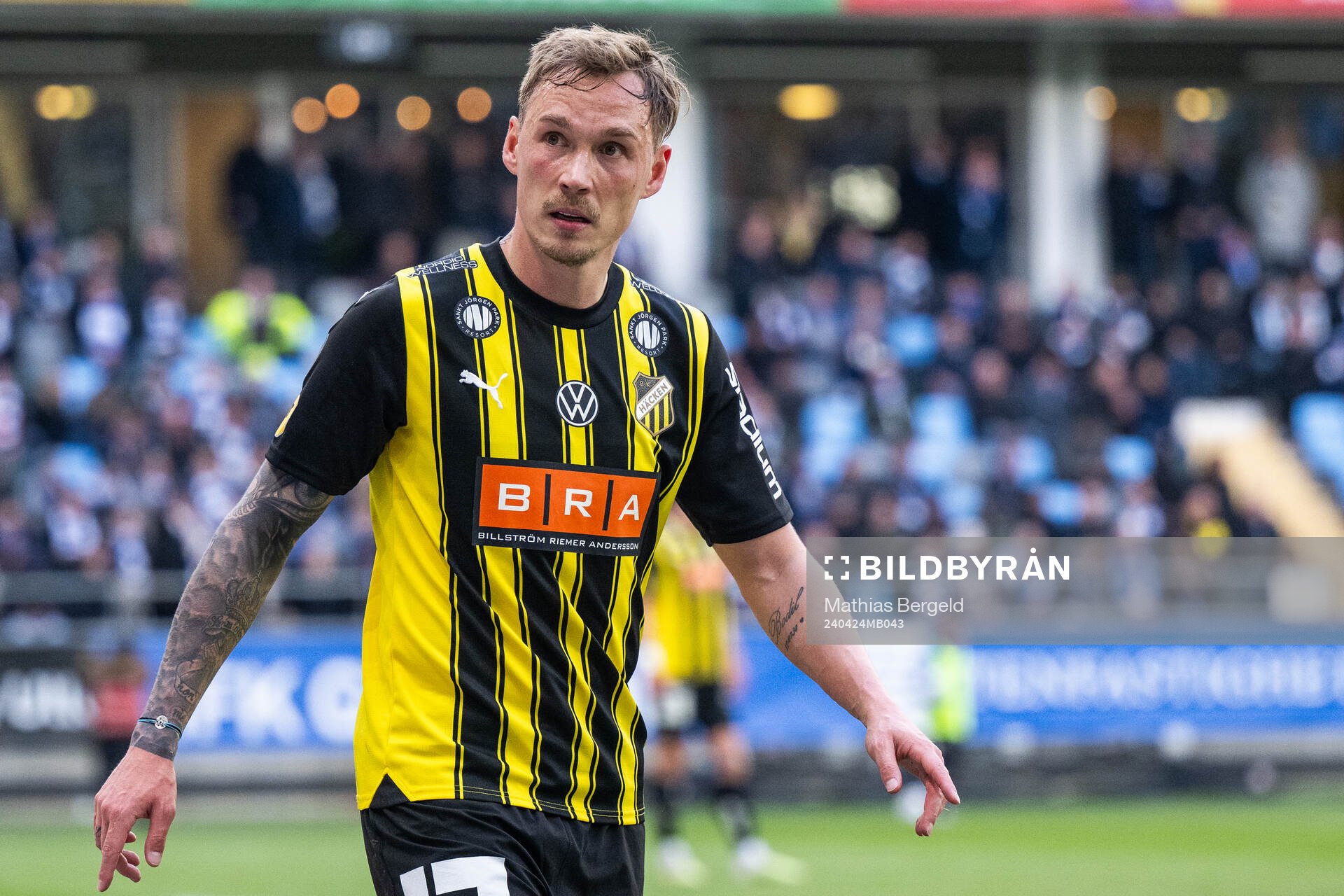 Häckens Jacob Barret Laursen deppar när han lämnar plan