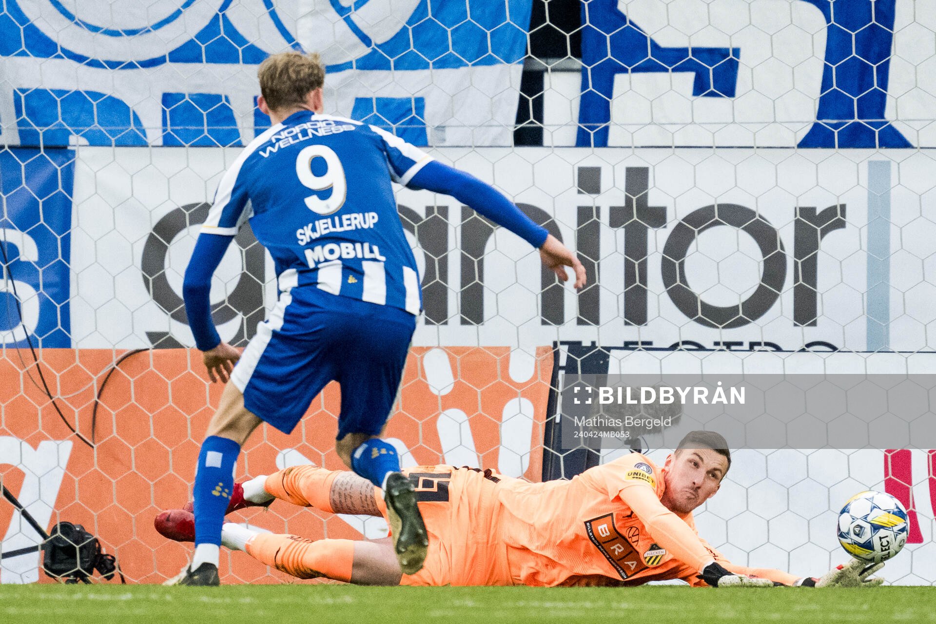 Häckens Andreas Linde med en räddning