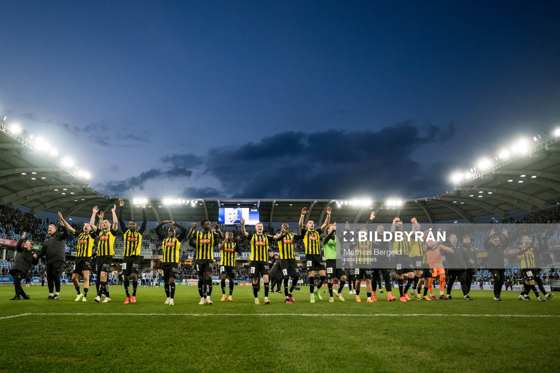 Häckens spelare jublar