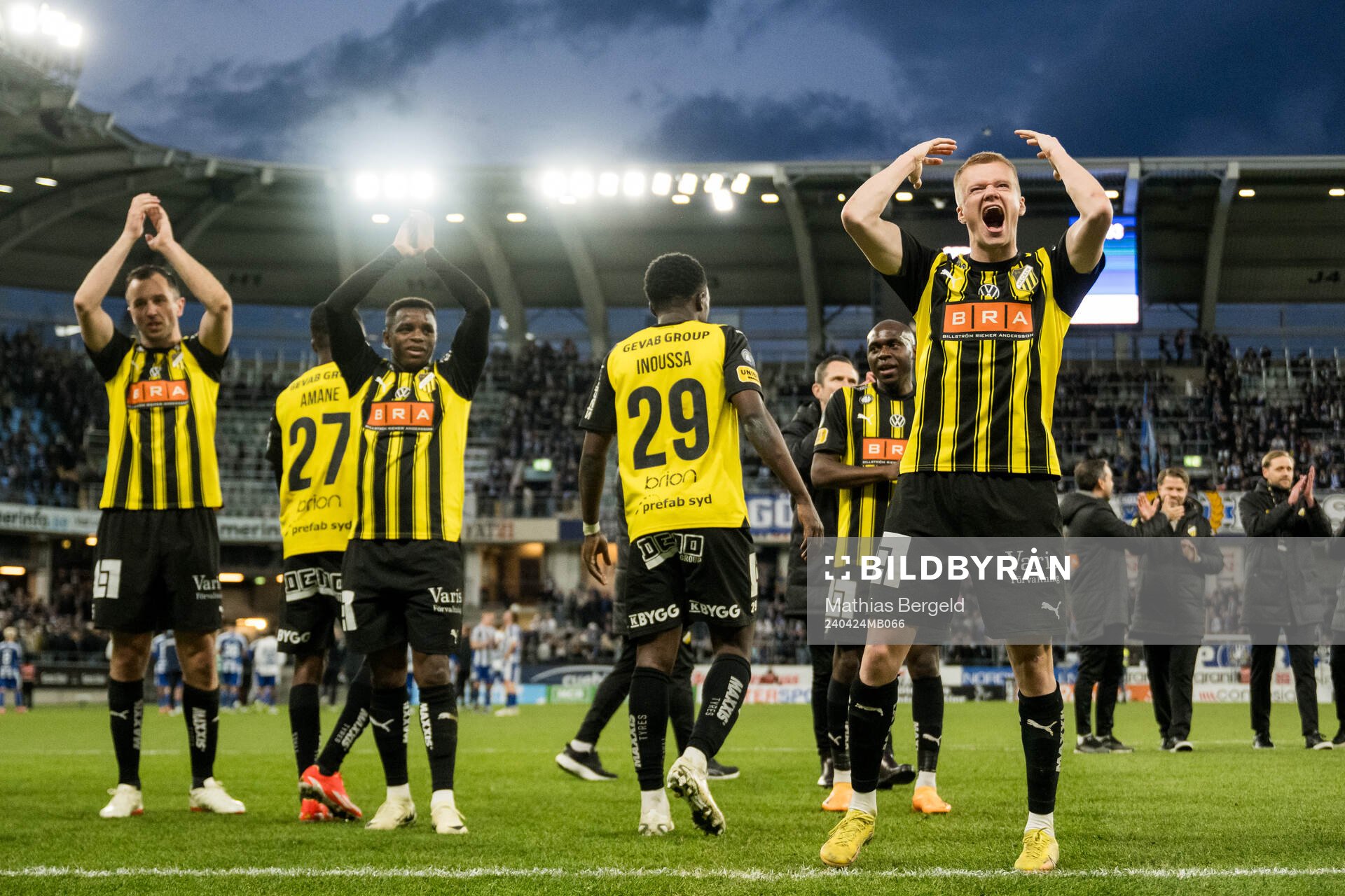 Häckens Axel Lindahl jublar