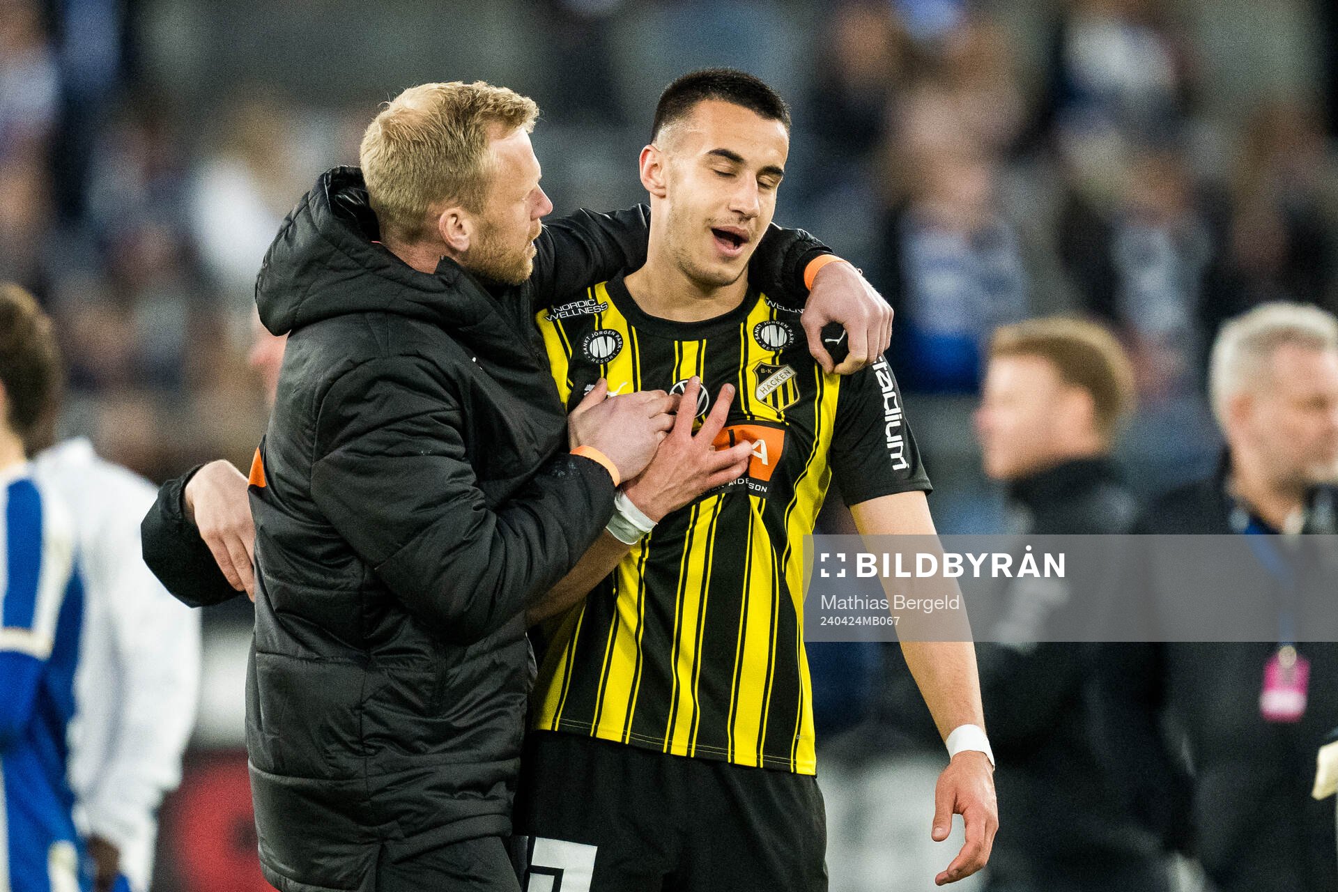 Häckens Peter Abrahamsson och Srdjan Hrstic jublar