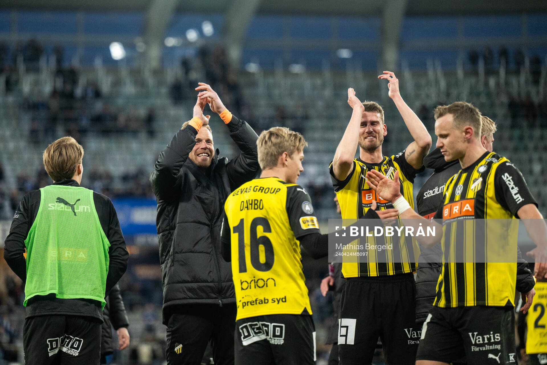 Häckens målvakt Peter Abrahamsson och Johan Hammar jublar
