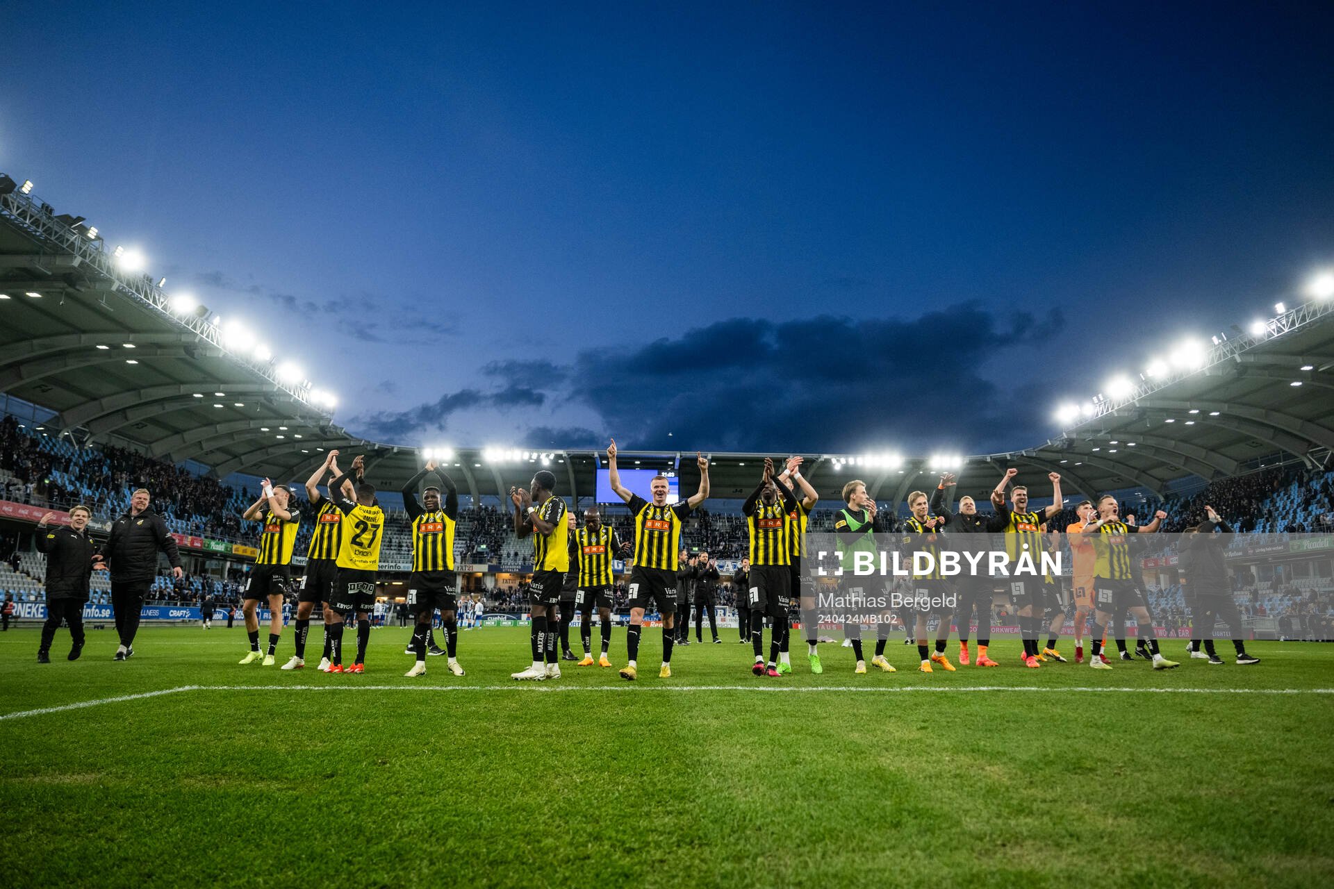 Häckens spelare jublar