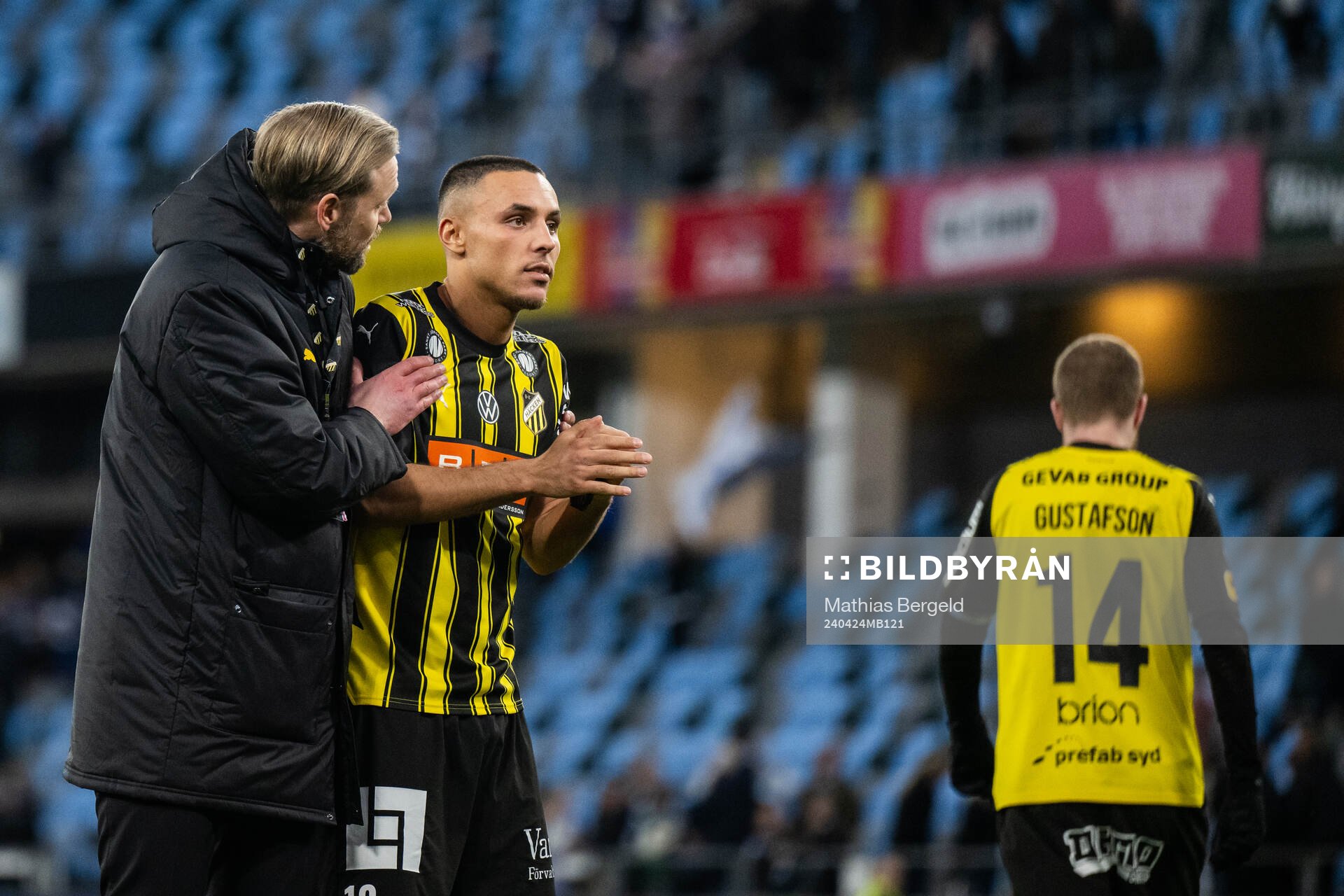 Häckens klubbchef Marcus Jodin och Ali Youssef