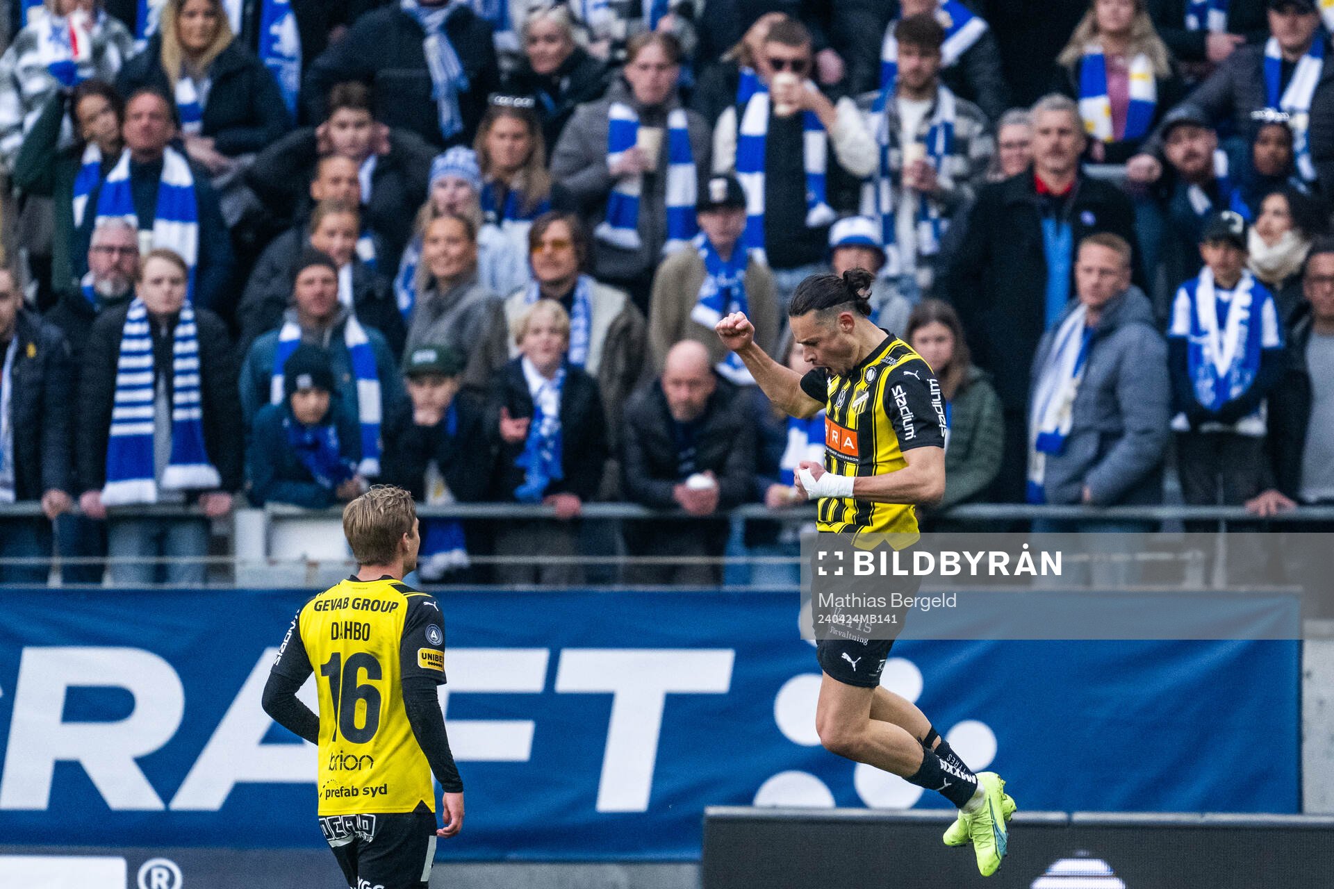 Häckens Pontus Dahbo och Amor Layouni jublar