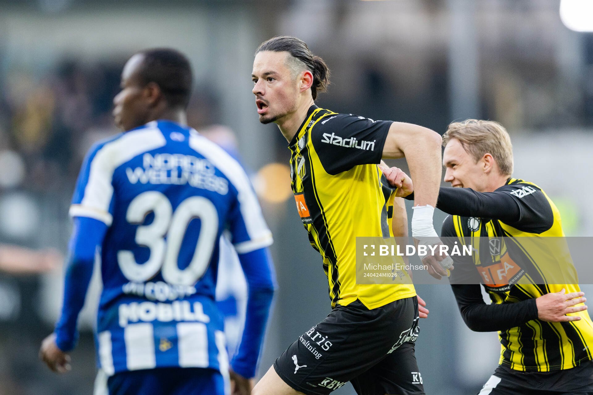 Häckens Amor Layouni jublar