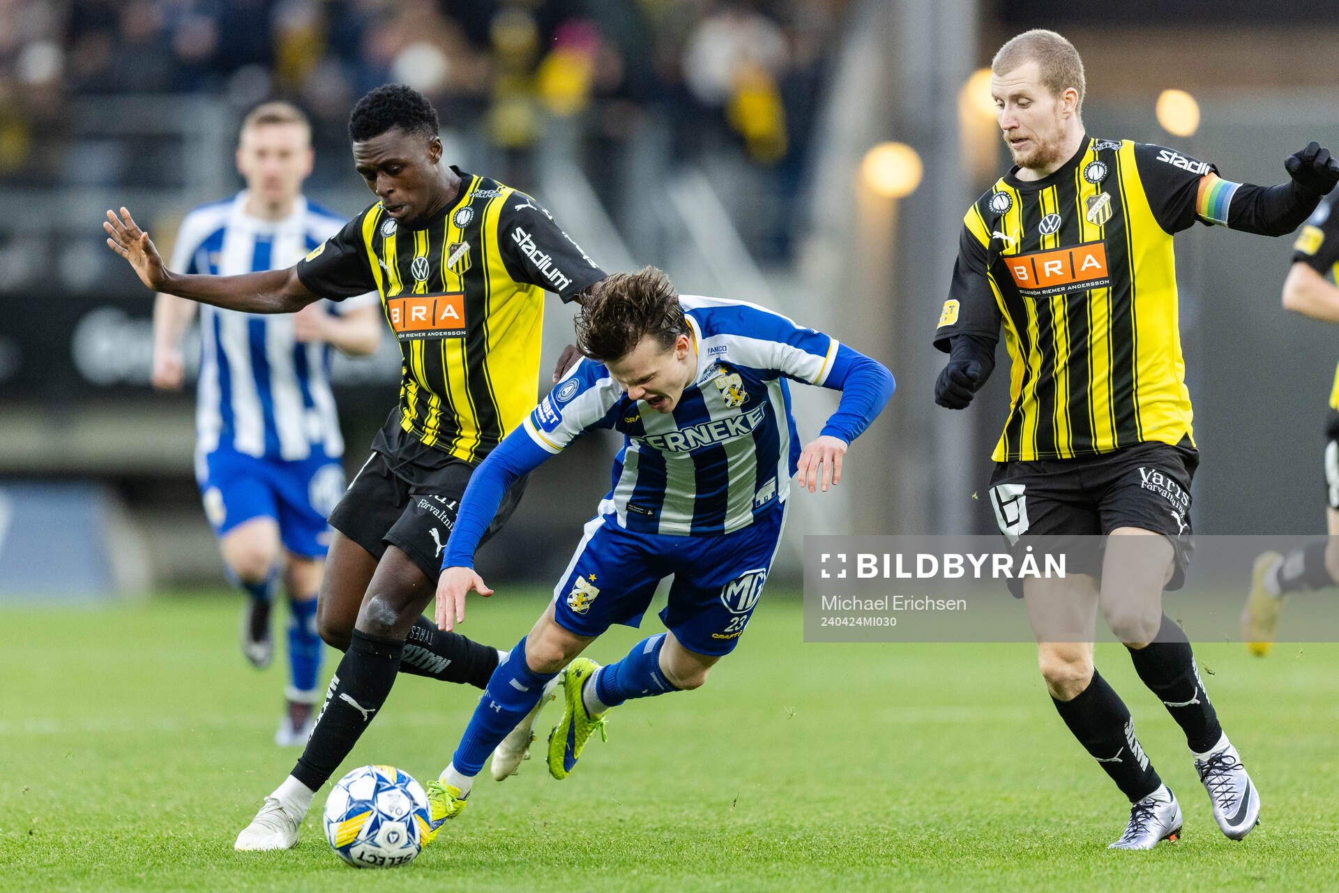 IFK Göteborgs Kolbeinn Thordarson i en kamp mot Häckens