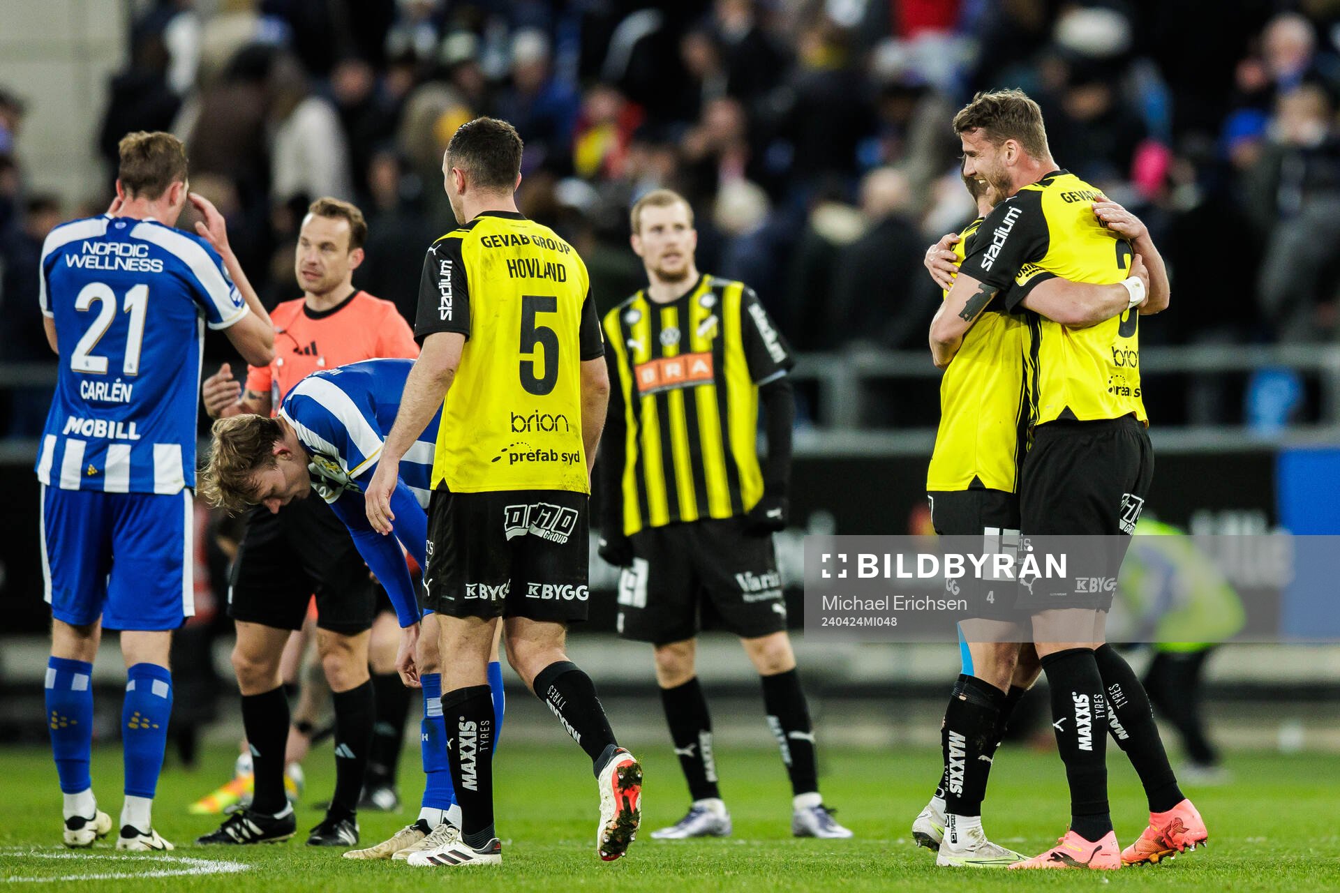 Häckens Marius Lode och Johan Hammar jublar