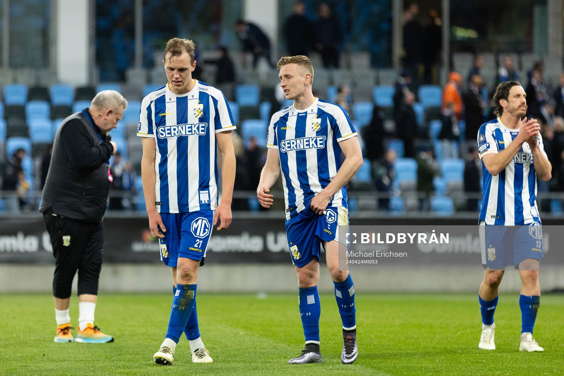 IFK Göteborgs Adam Carlén och Sebastian Ohlsson deppar