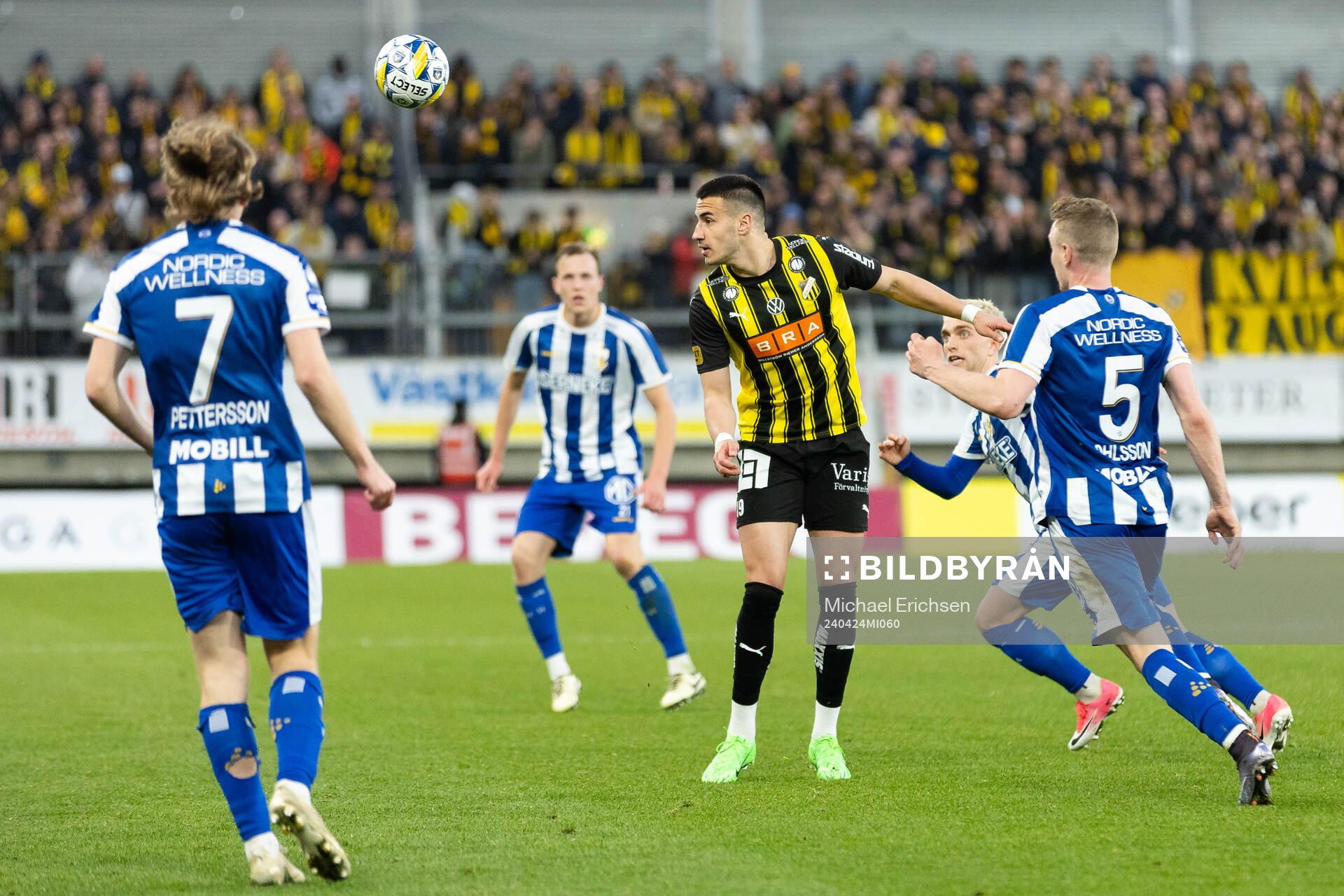 Häckens Srdjan Hrstic och IFK Göteborgs Sebastian Ohlsson