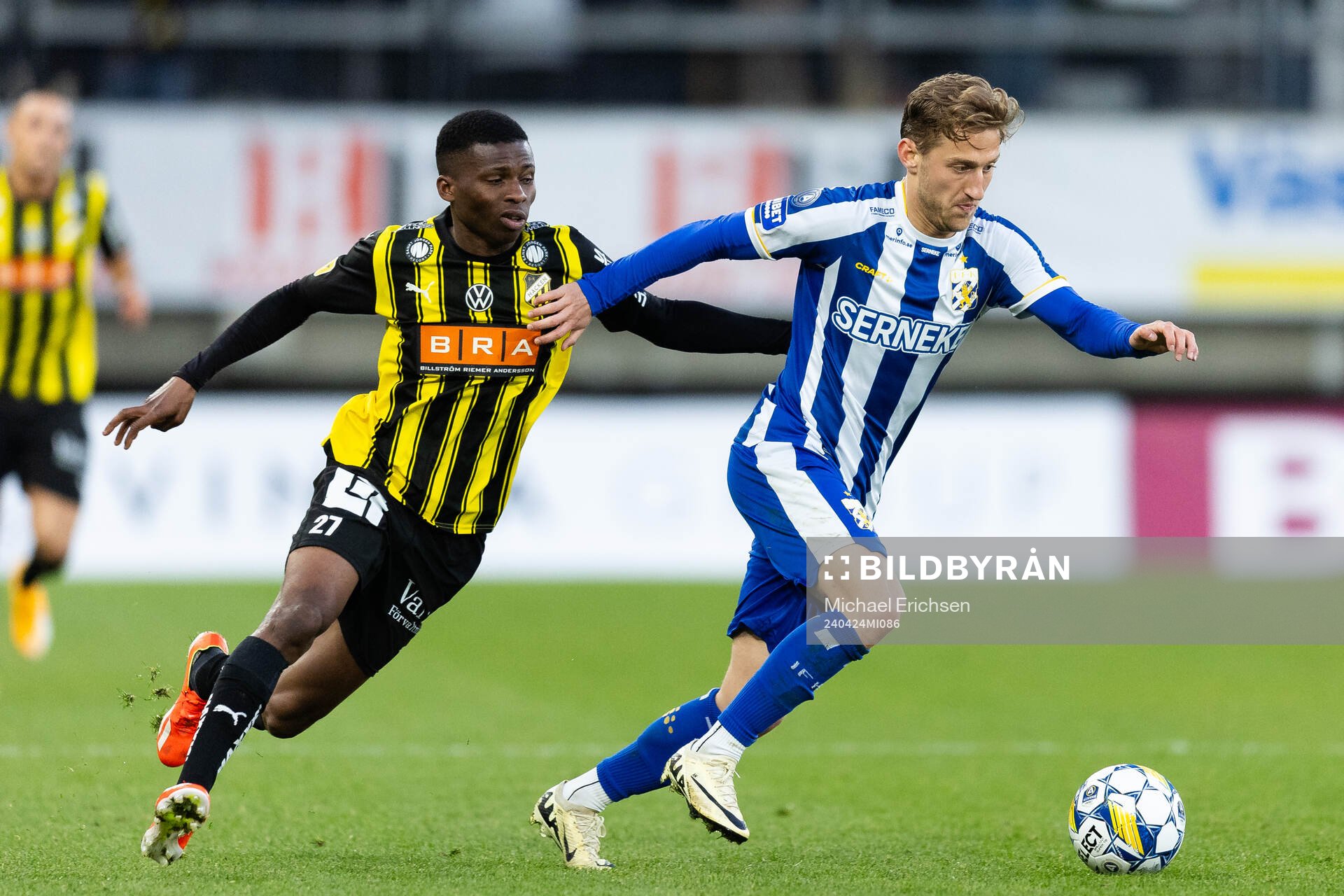 Häckens Akoua Romeo Amane och IFK Göteborgs Arbnor Mucolli