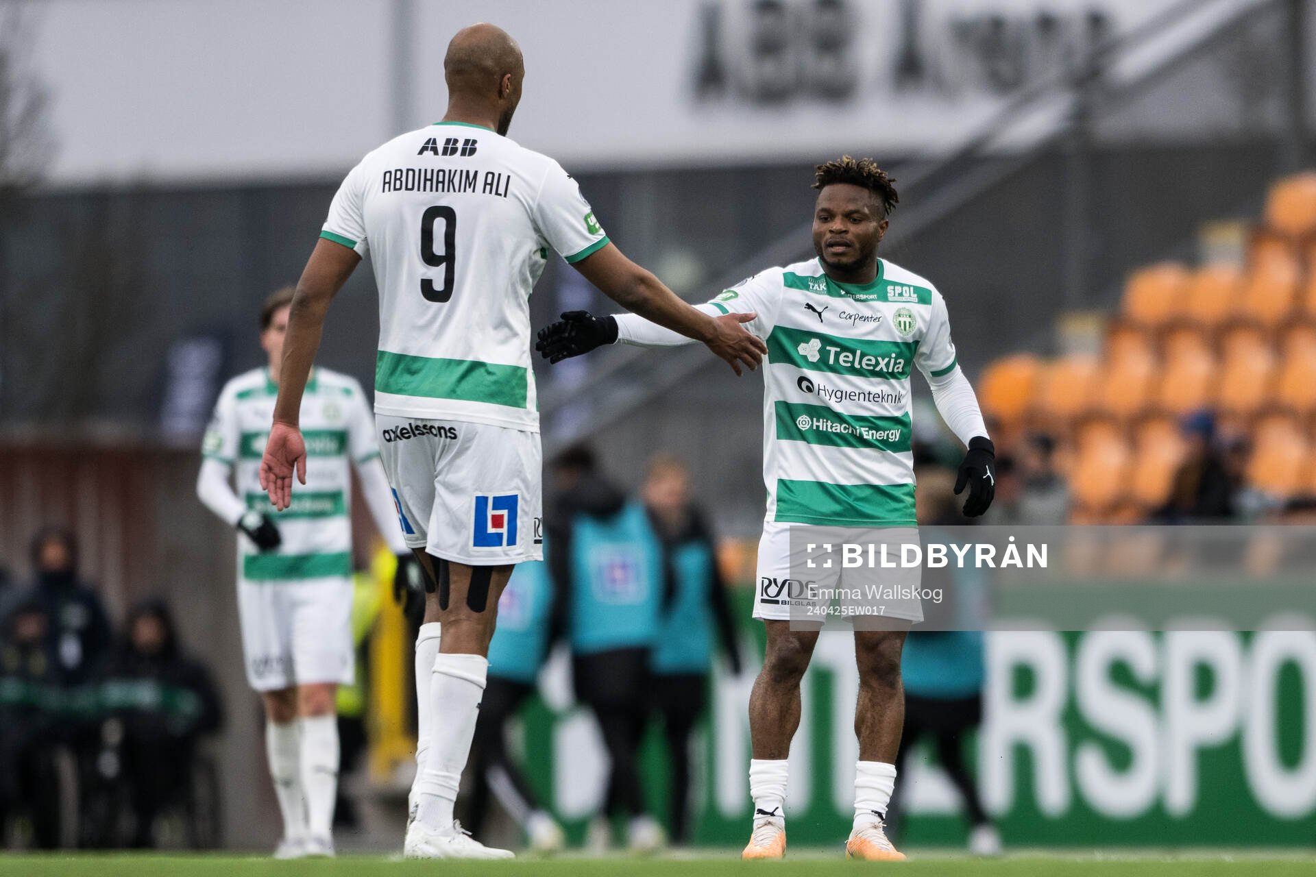 Västerås Henry Offia och Jabir Abdihakim Ali jublar