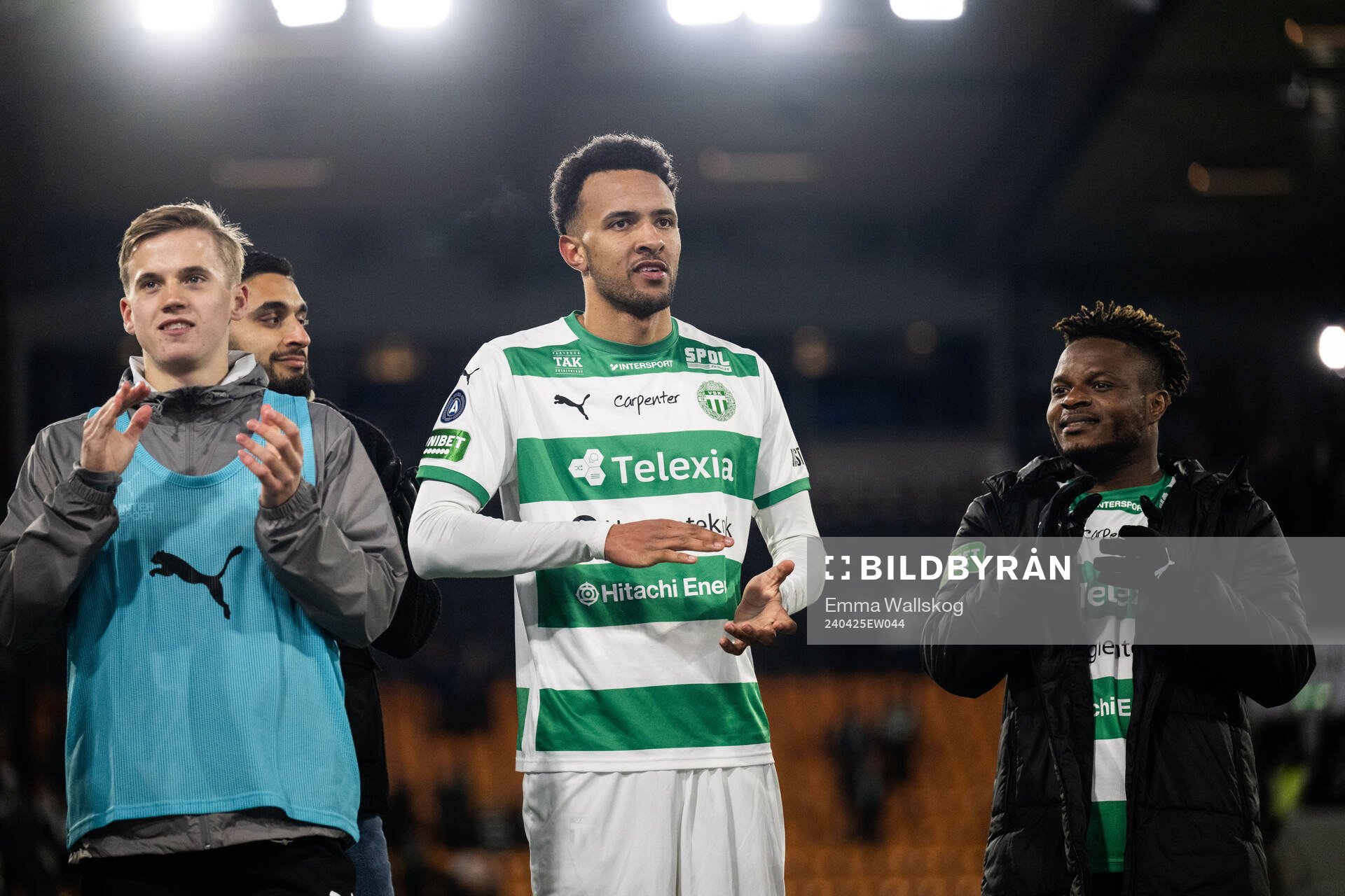 Västerås Alex Douglas och Henry Offia jublar