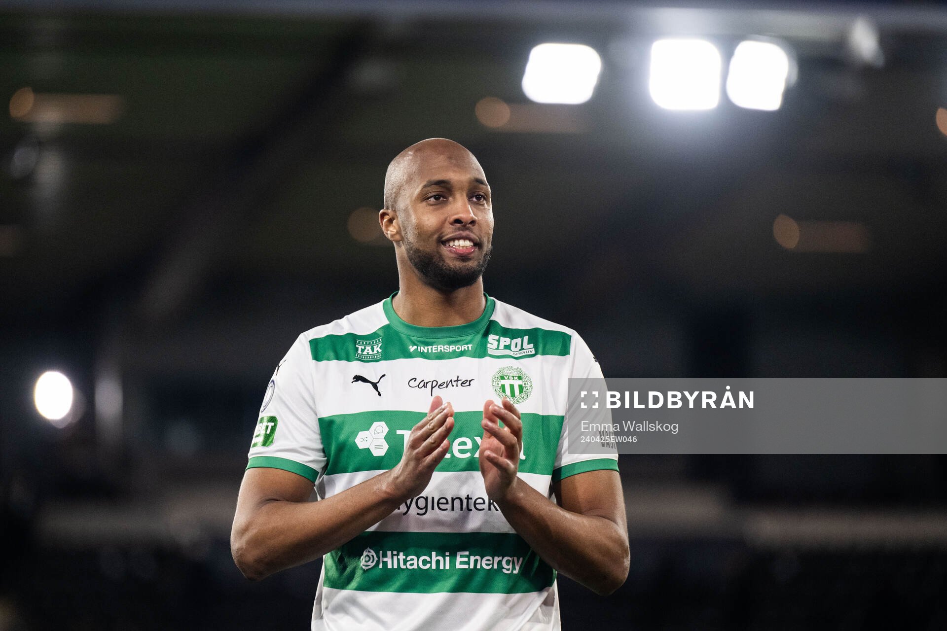 Västerås Jabir Abdihakim Ali jublar efter fotbollsmatchen i Allsvenskan mellan Västerås och Mjällby den 25 april 2024 i Västerås. 
