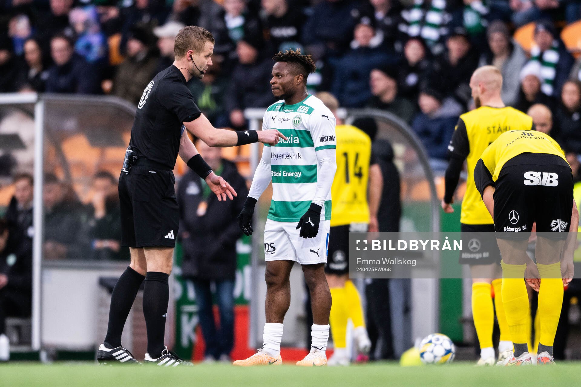 Domare Glenn Nyberg och Västerås Henry Offia