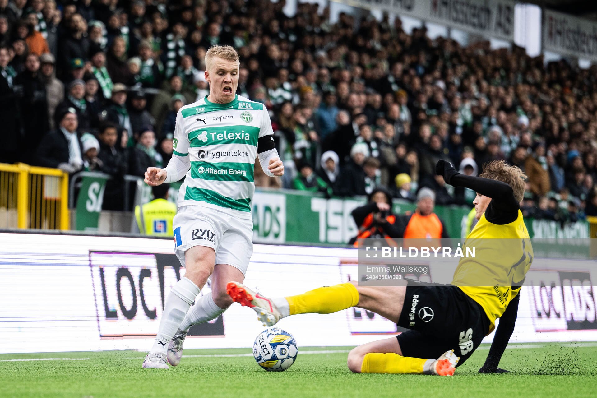Västerås Simon Johansson och Mjällbys Jacob Kiilerich