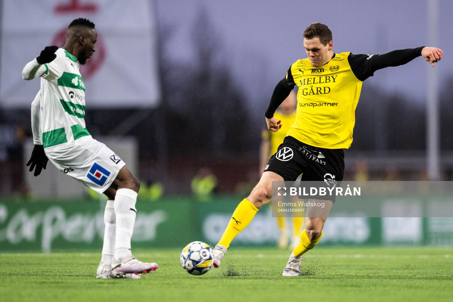 Västerås Frederic Nsabiyumva och Mjällbys Jacob