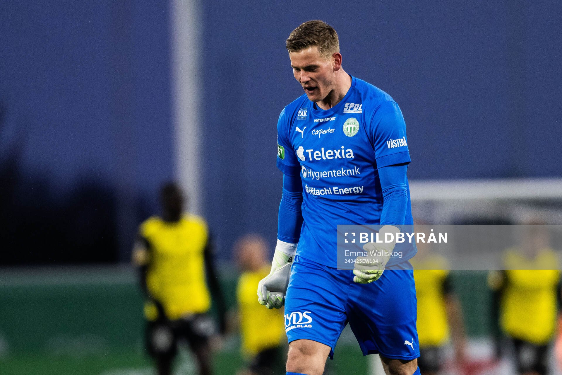 Västerås målvakt Johan Brattberg jublar
