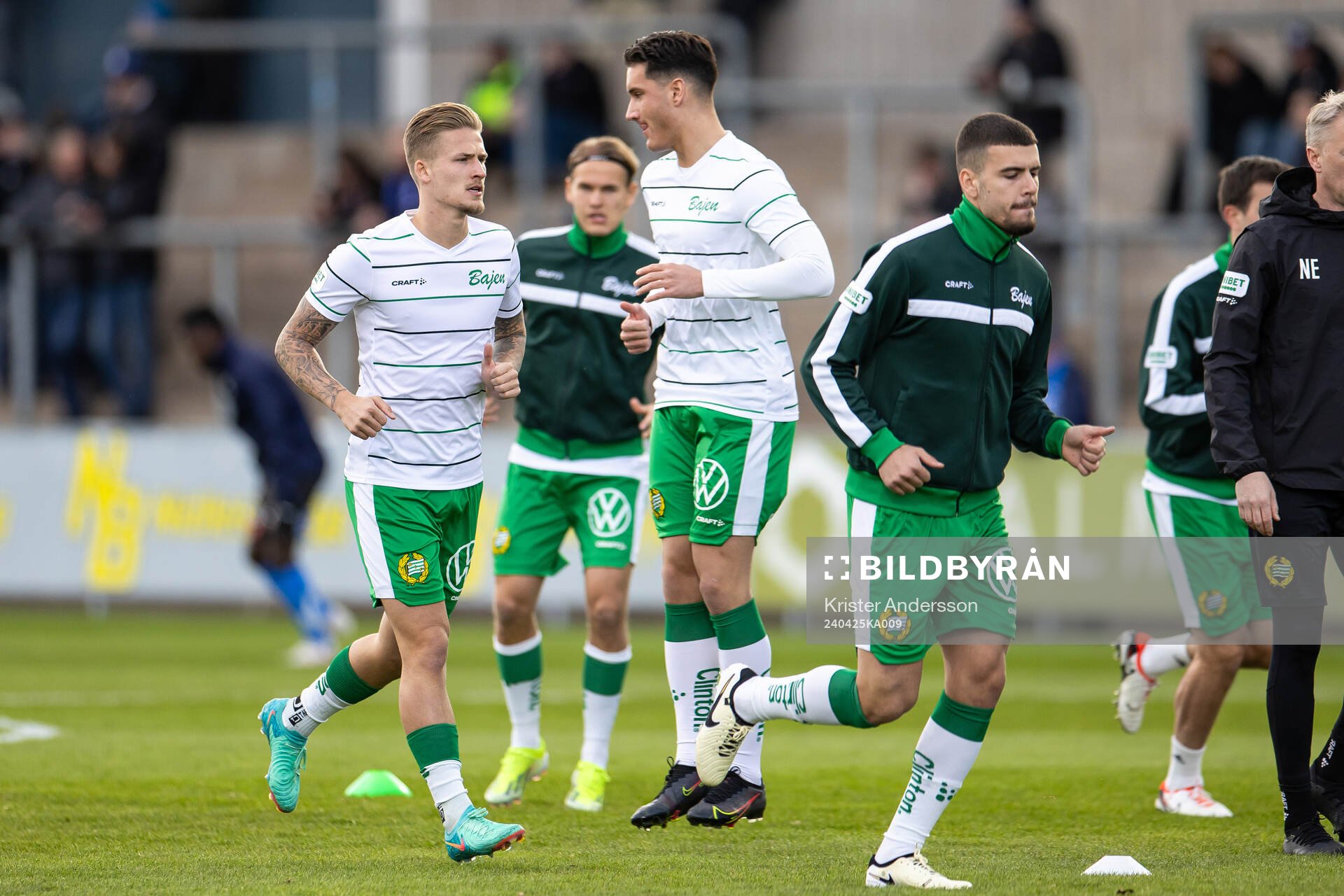 Hammarbys spelare värmer
