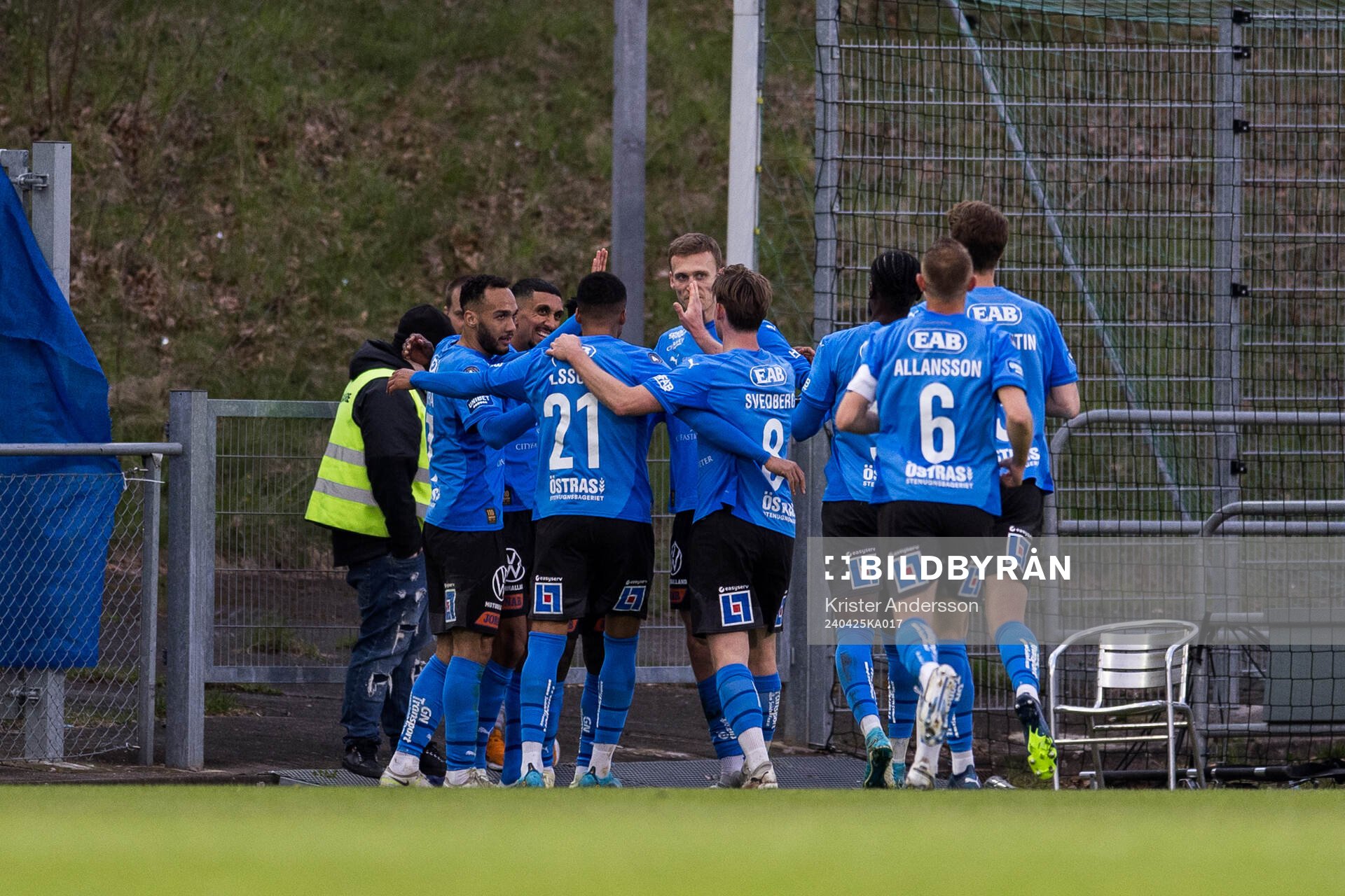 Halmstads Naeem Mohammed jublar med lagkamrater