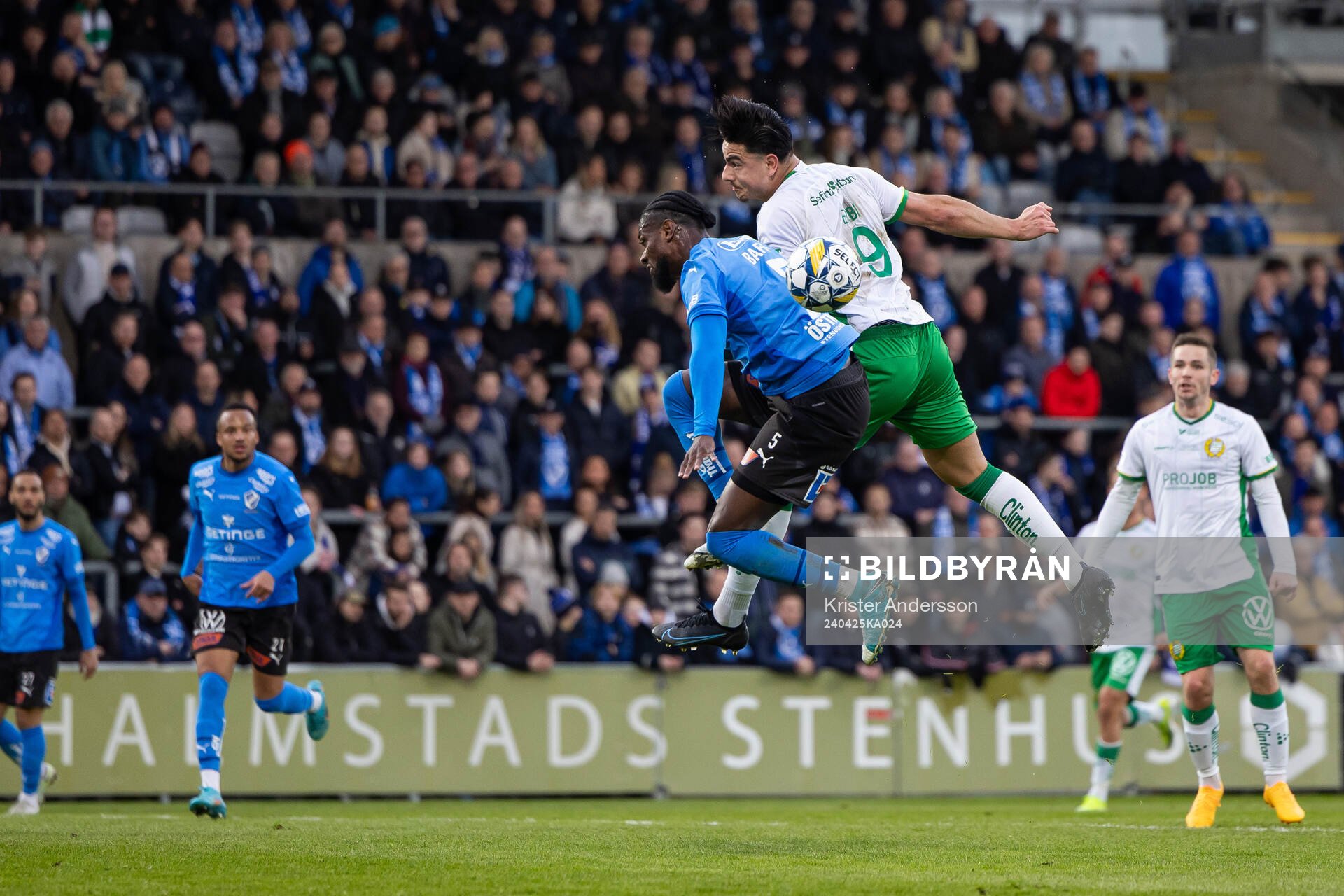 Halmstads Joseph Baffoe och Hammarbys Jusef Erabi