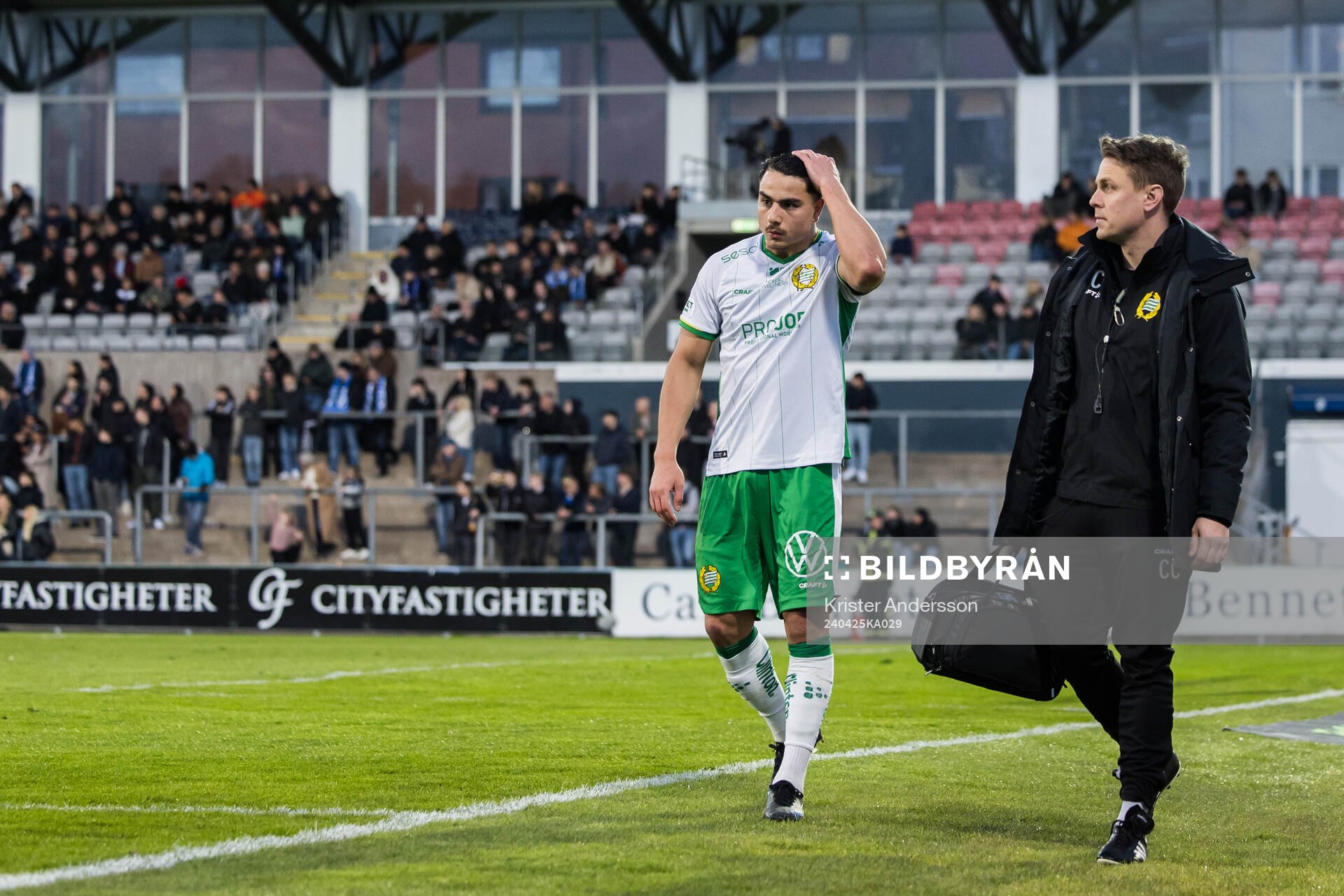 Hammarbys Jusef Erabi lämnar plan