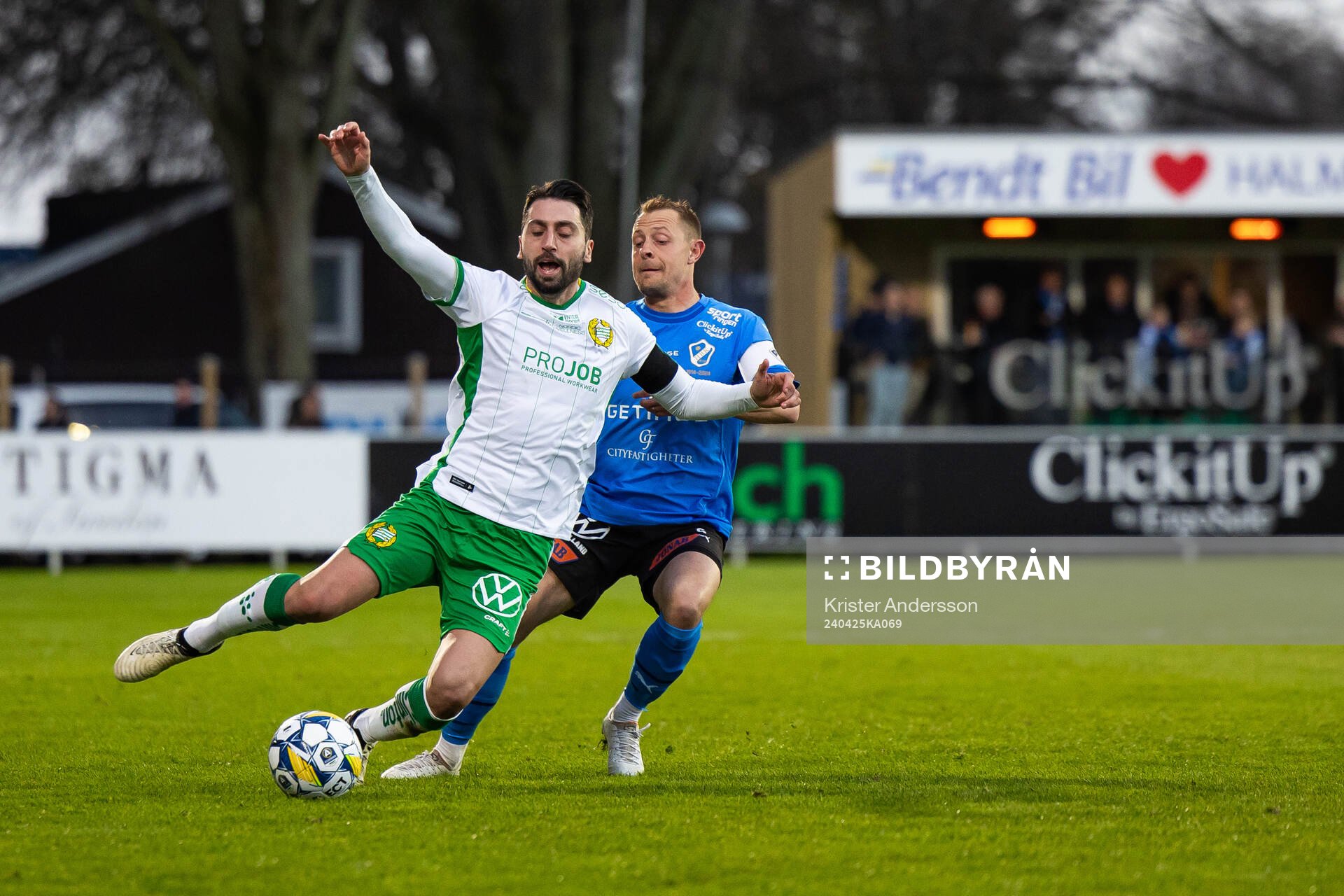 Hammarbys Nahir Besara och Halmstads Joel Allansson