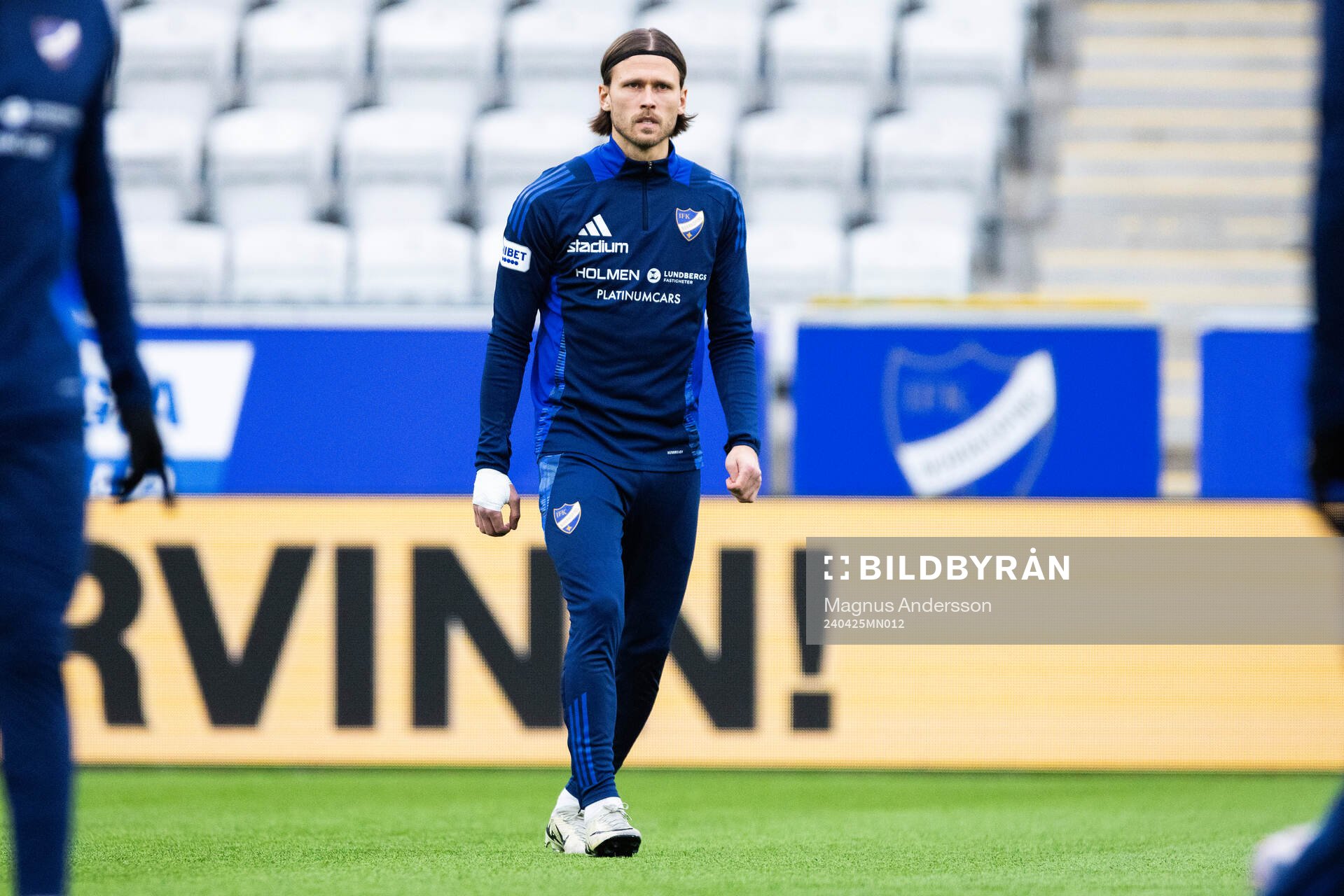 IFK Norrköpings Arnor Traustason på uppvärmningen