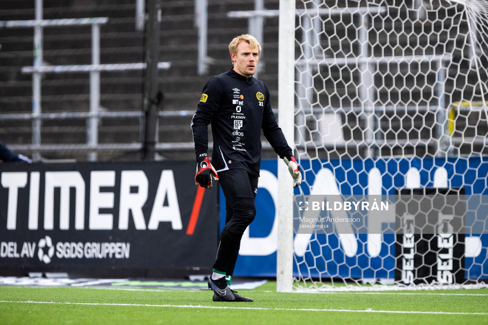 Elfsborgs målvakt Isak Pettersson på uppvärmningen