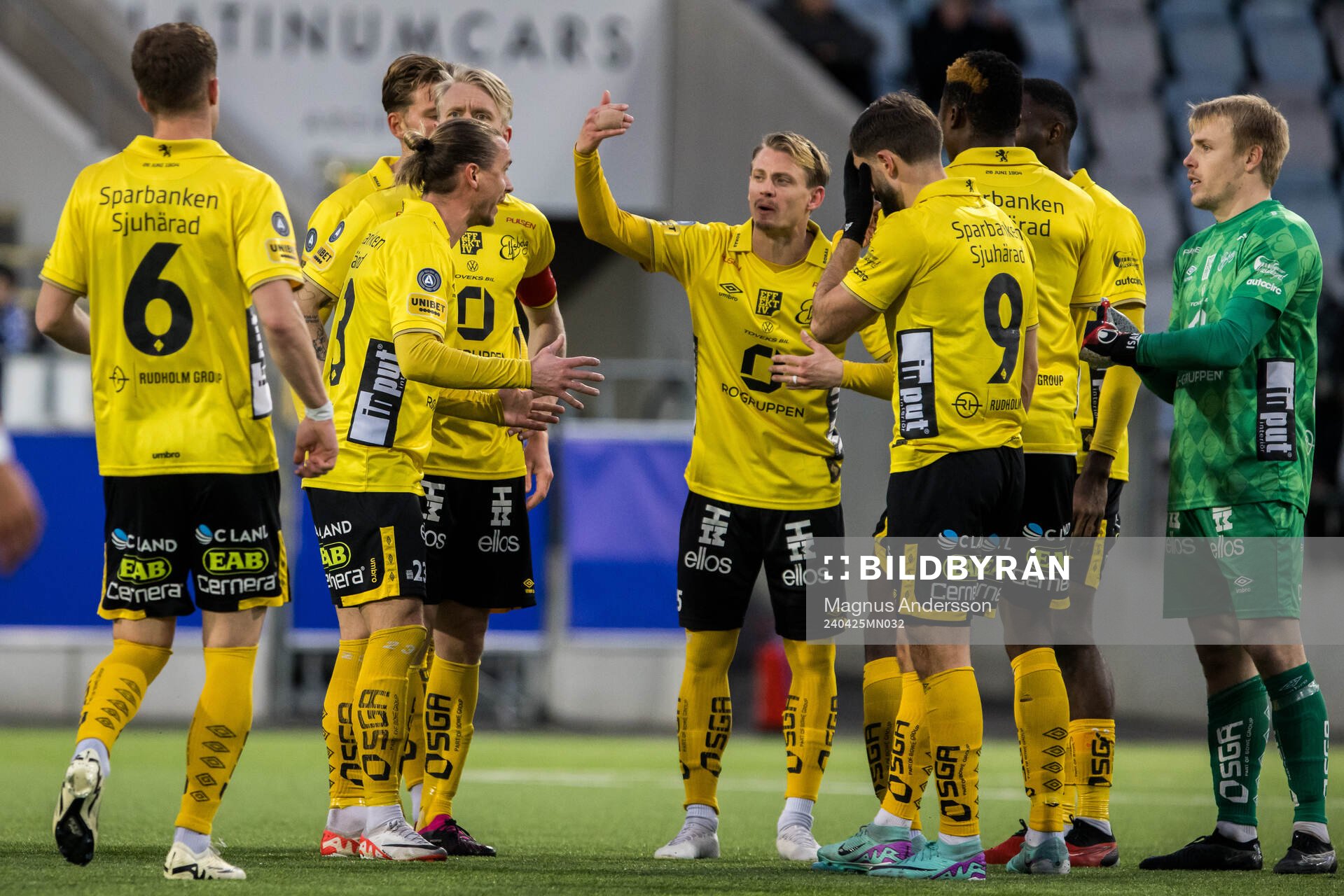 Elfsborgs Niklas Hult och Simon Hedlund deppar med