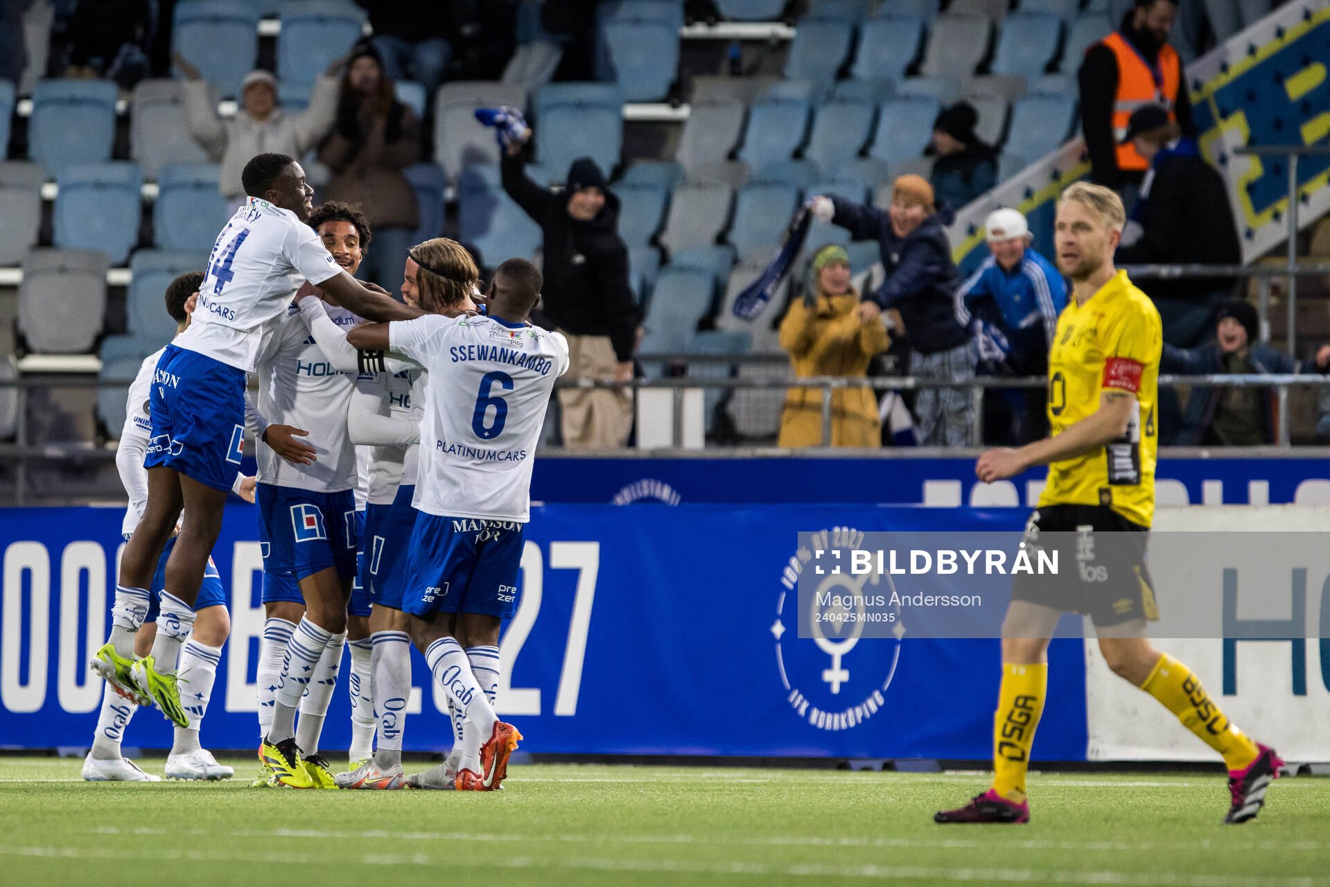 IFK Norrköpings Christoffer Nyman jublar med lagkamrater