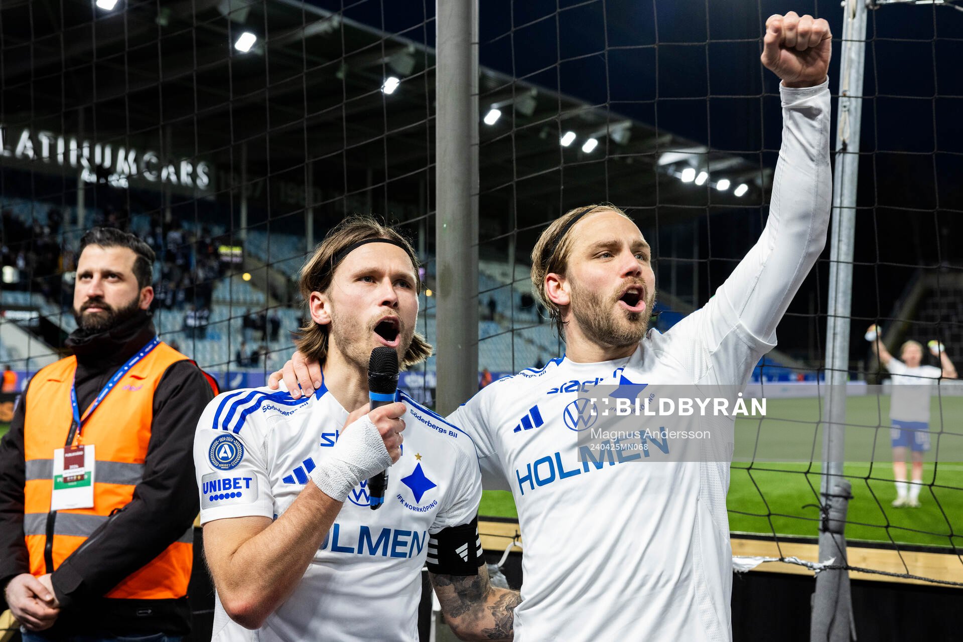 IFK Norrköpings Arnor Traustason och Christoffer Nyman jublar efter fotbollsmatchen i Allsvenskan mellan IFK Norrköping och Elfsborg den 25 april 2024 i Norrköping. 