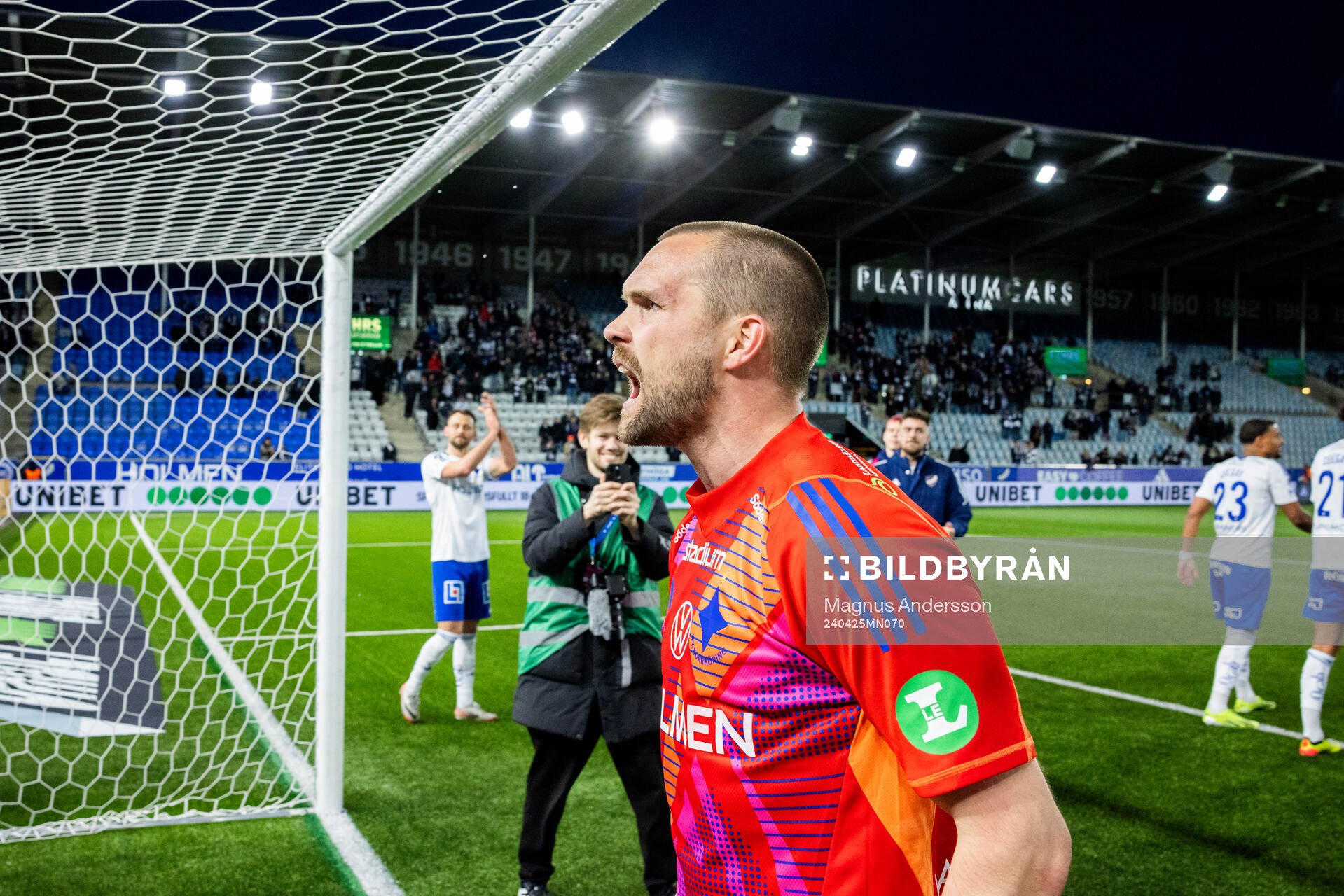 IFK Norrköpings målvakt Oscar Jansson jublar
