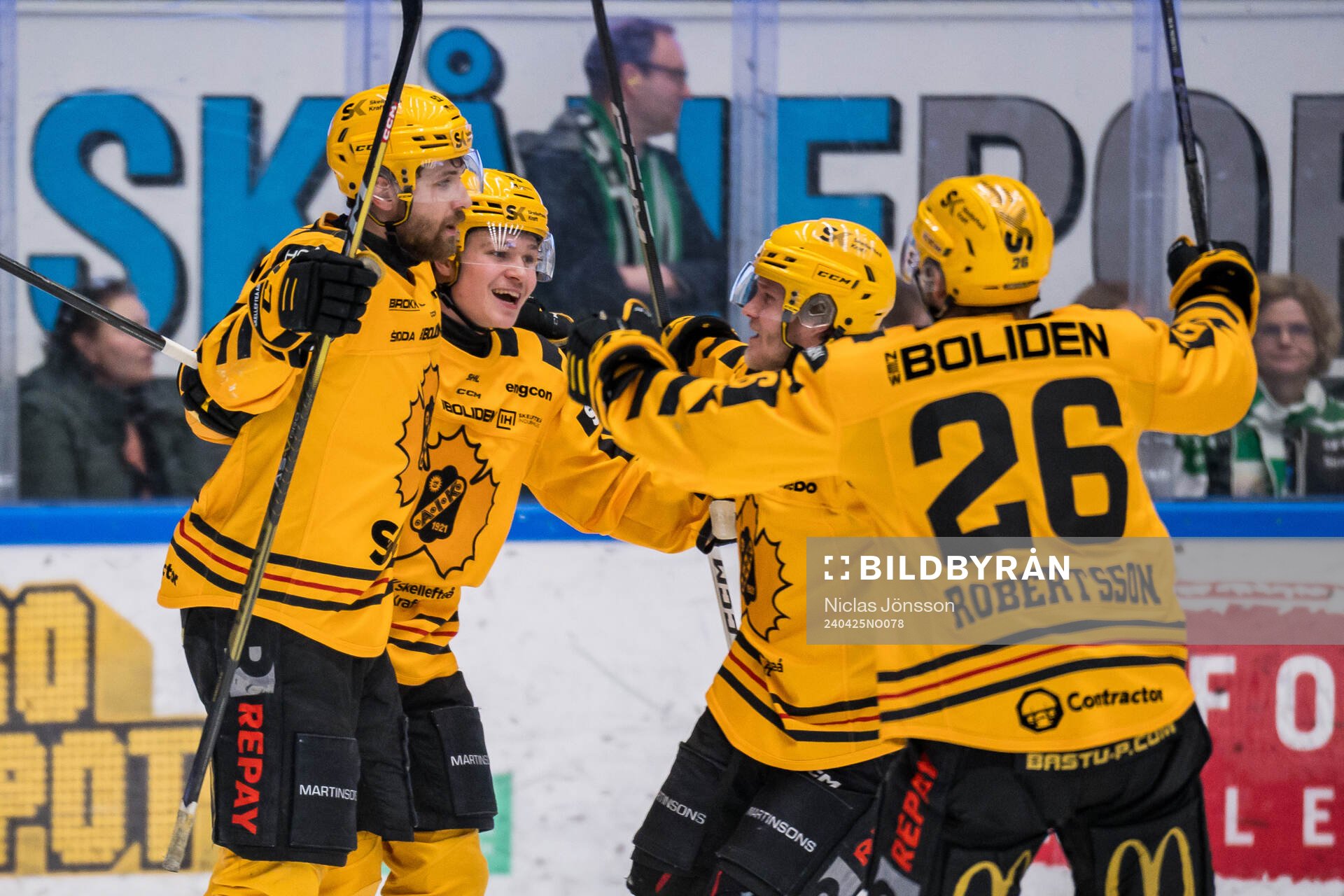Skellefteås Arvid Lundberg och Zeb Forsfjäll jublar