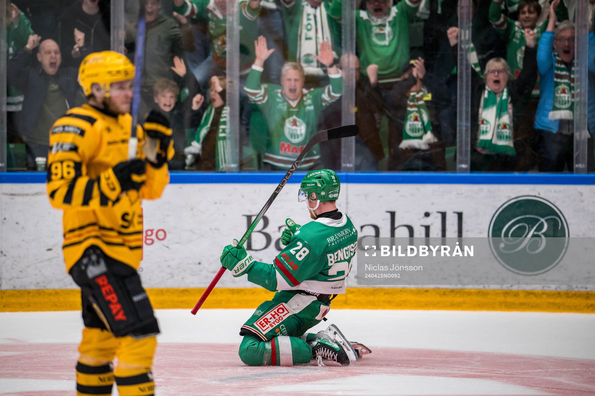 Rögles Anton Bengtsson jublar