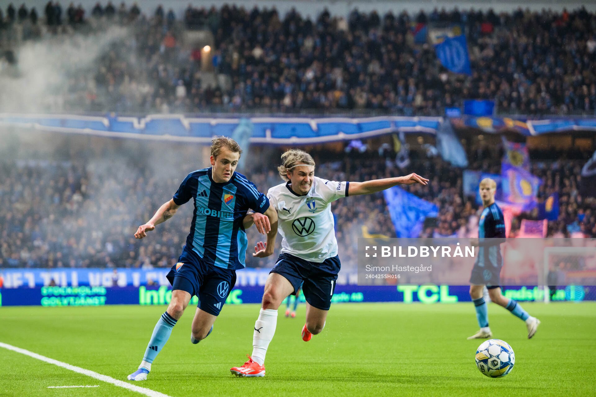 Djurgårdens Oskar Fallenius och Malmö FFs Sebastian Nanasi