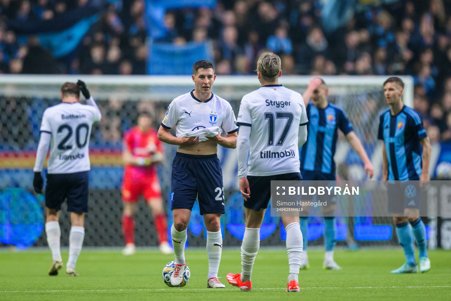 Malmö FFs Lasse Berg Johnsen deppar