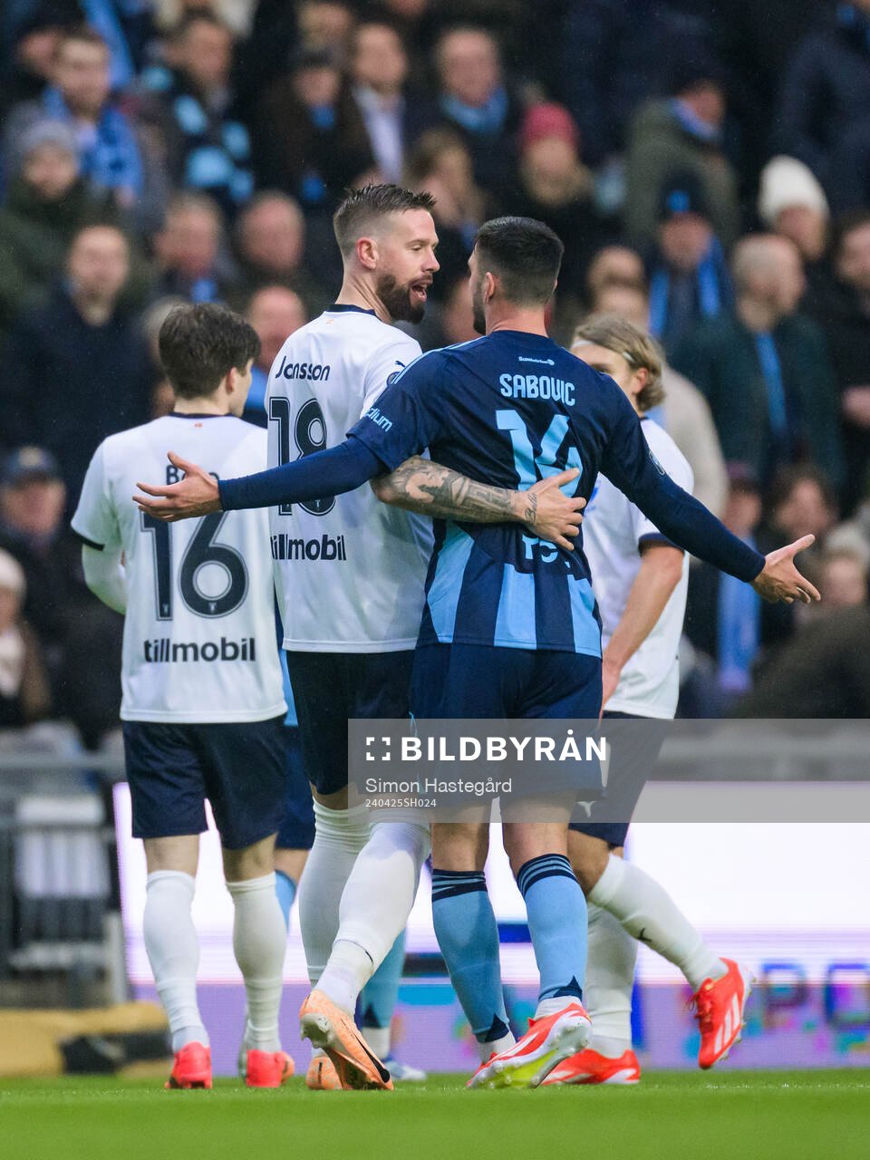Malmö FFs Pontus Jansson och Djurgårdens Besard Sabovic