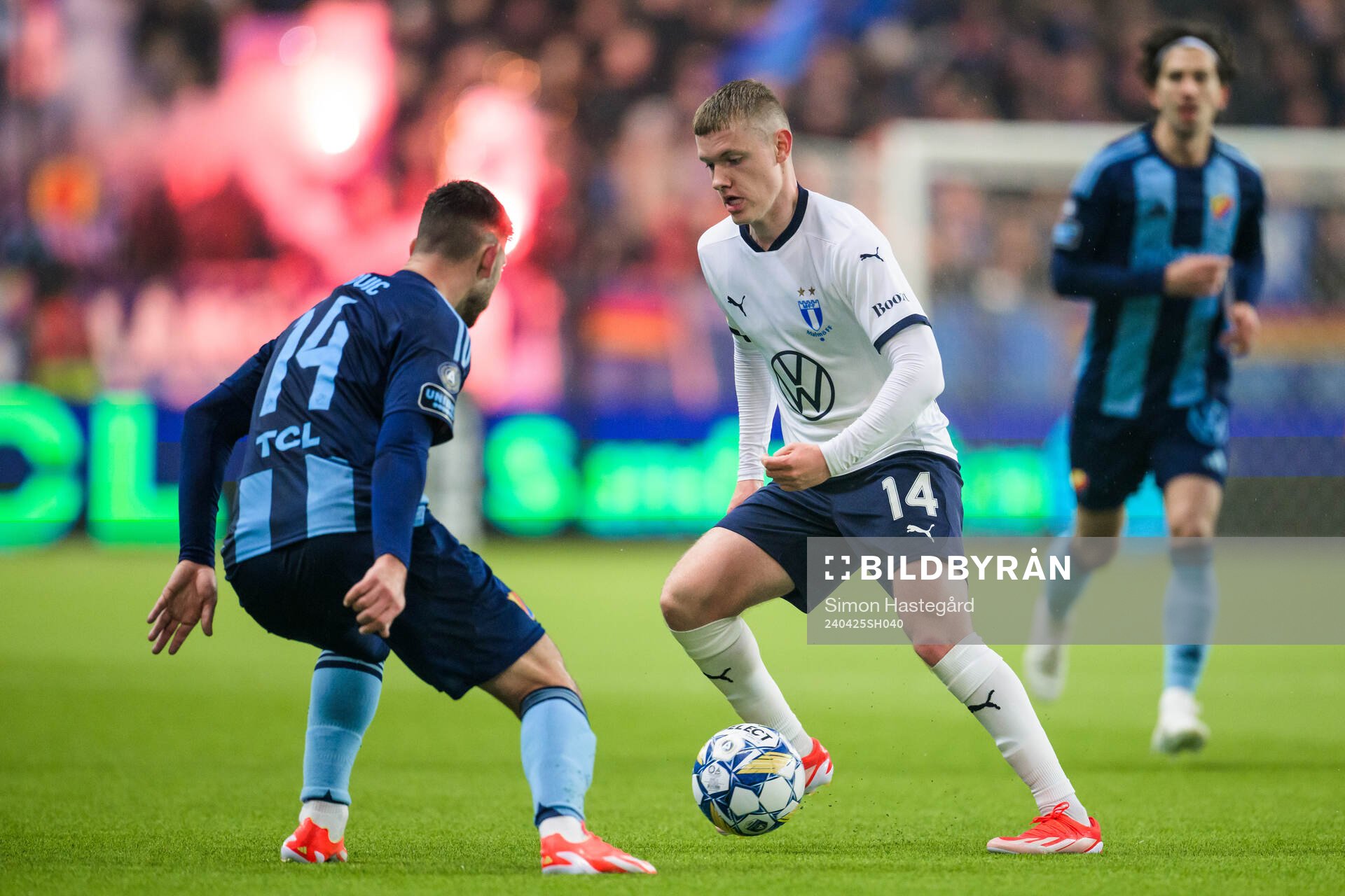 Djurgårdens Besard Sabovic och Malmö FFs Sebastian