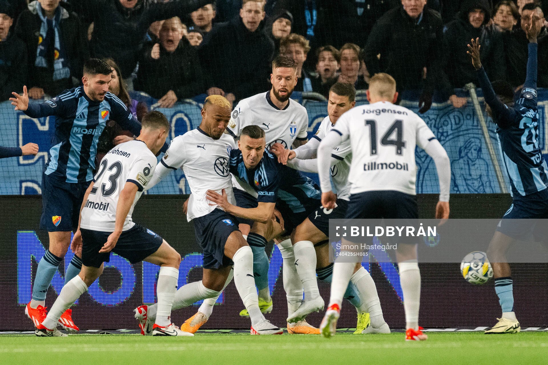 Djurgårdens Haris Radetinac i en kamp mot Malmö FFs Derek
