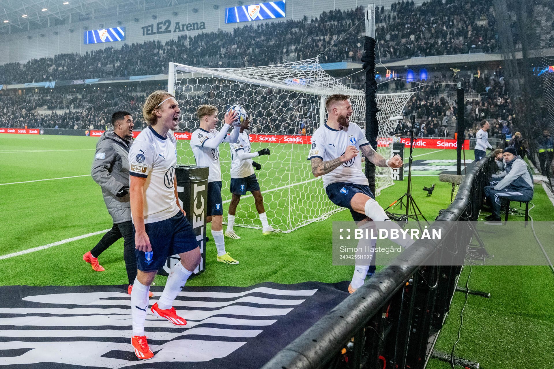 Malmö FFs Sebastian Nanasi och Pontus Jansson  jublar
