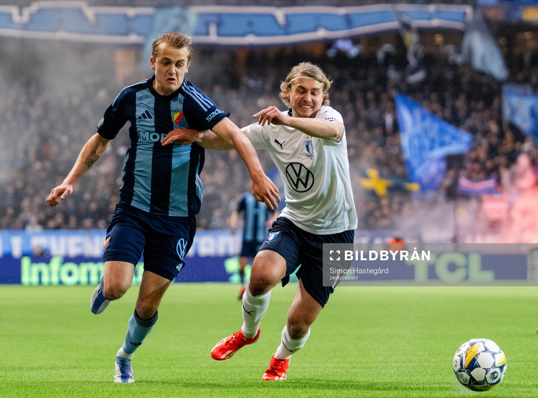 Djurgårdens Oskar Fallenius och Malmö FFs Sebastian Nanasi