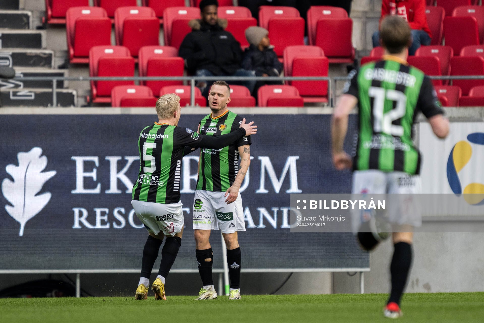 GAIS Jonas Lindberg jublar med lagkamrater