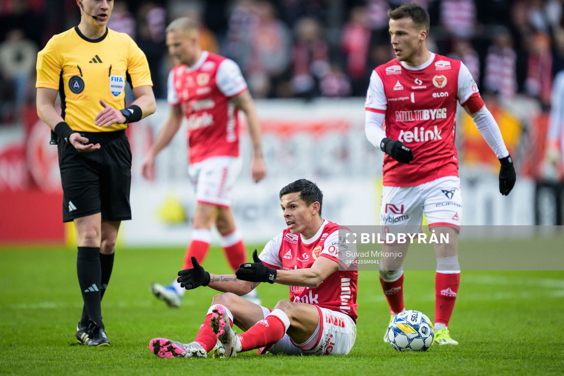 Kalmars Romario Pereira Sipiao och Simon Skrabb deppar