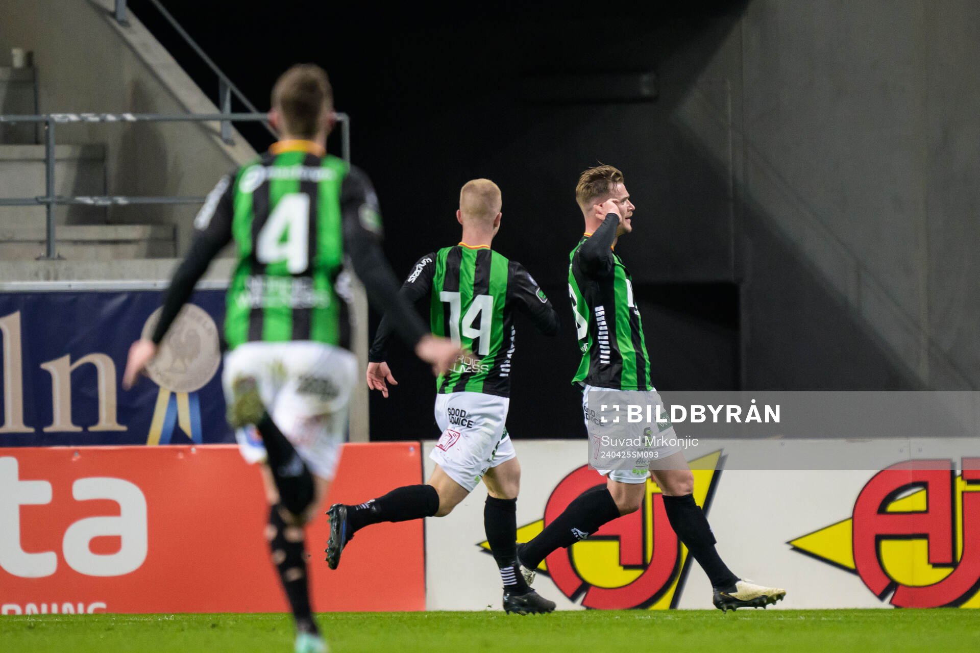 GAISs Alexander Ahl Holmström jublar efter 1-3 under fotbollsmatchen i Allsvenskan mellan Kalmar och GAIS den 25 april 2024 i Kalmar. 