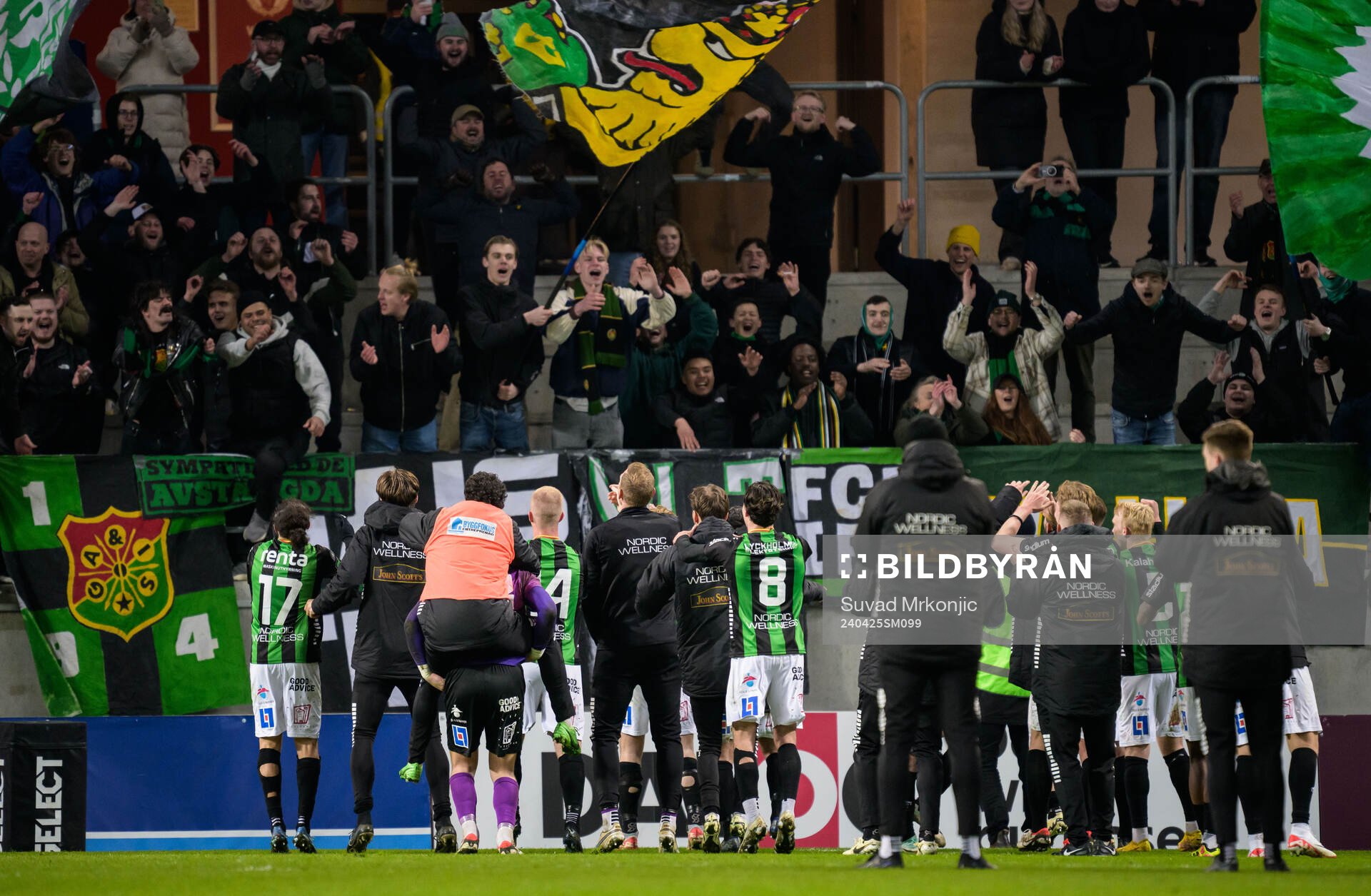 GAIS spelare jublar efter fotbollsmatchen i Allsvenskan mellan Kalmar och GAIS den 25 april 2024 i Kalmar. 
