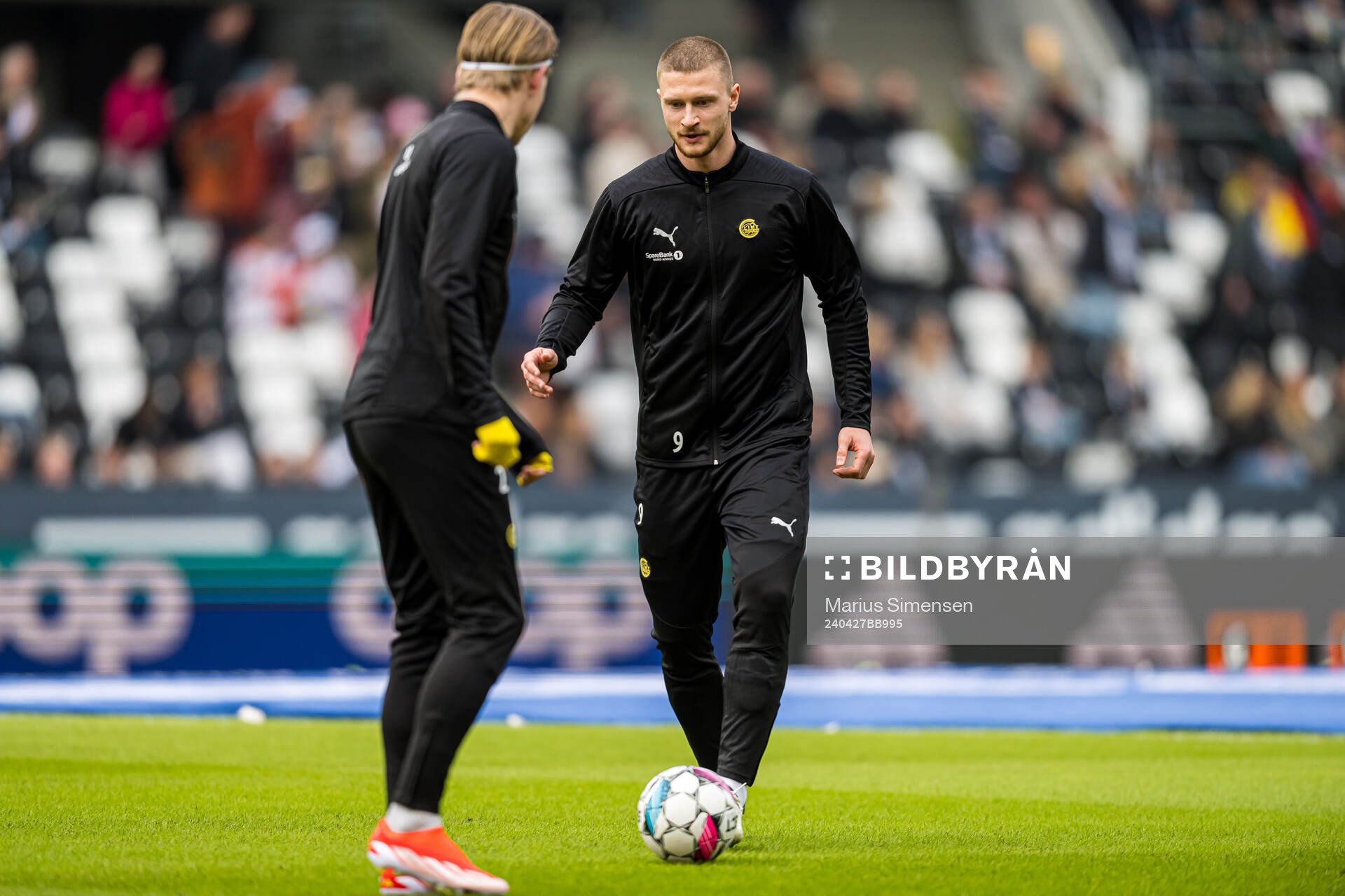 Kasper Høgh of Bodø/Glimt warms up ahead of the Eliteserien match between Rosenborg and Bodø/Glimt on April 27, 2024 in Trondheim. 