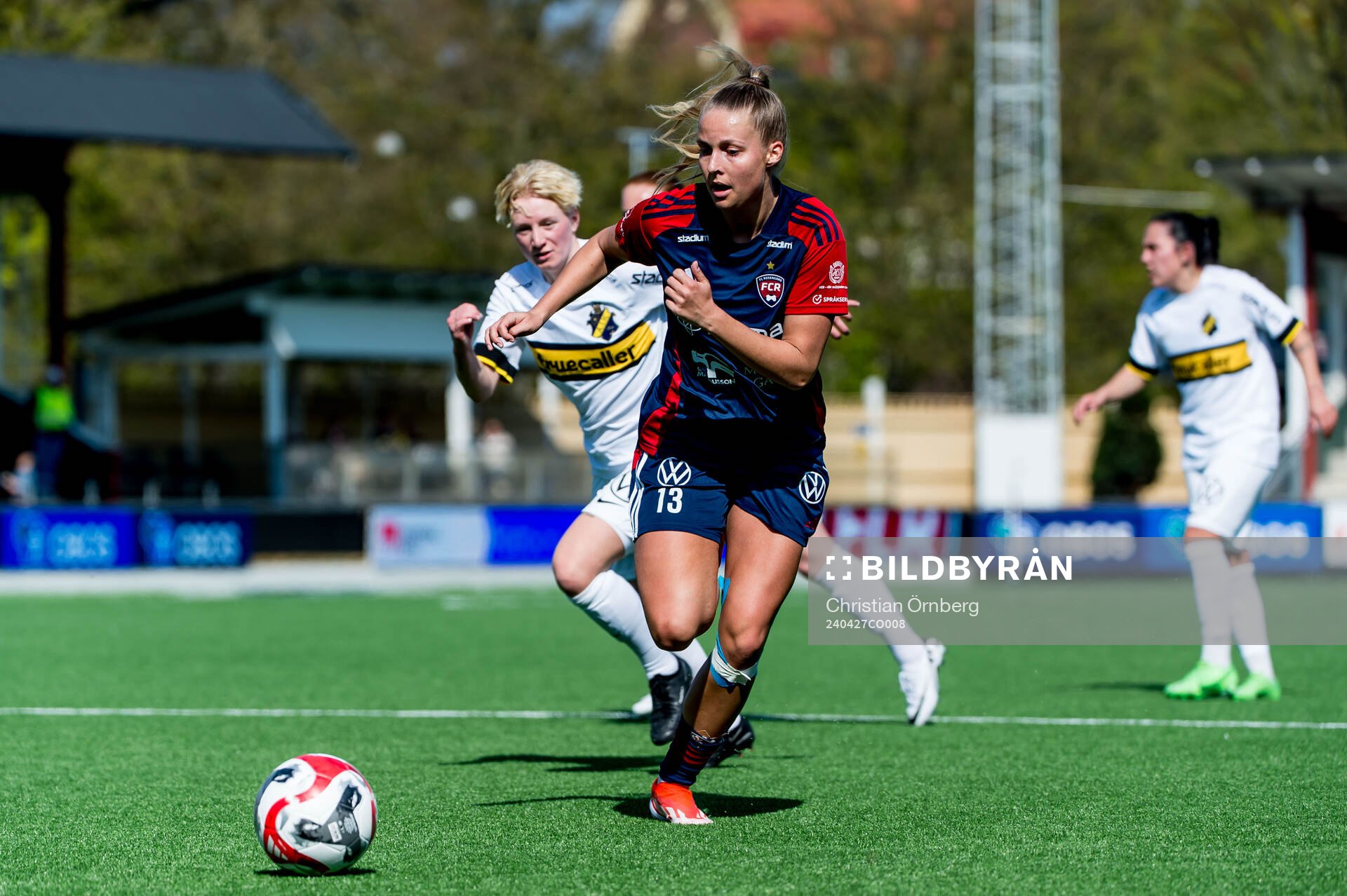 FC Rosengårds Olivia Holdt och AIKs Monica Hagström